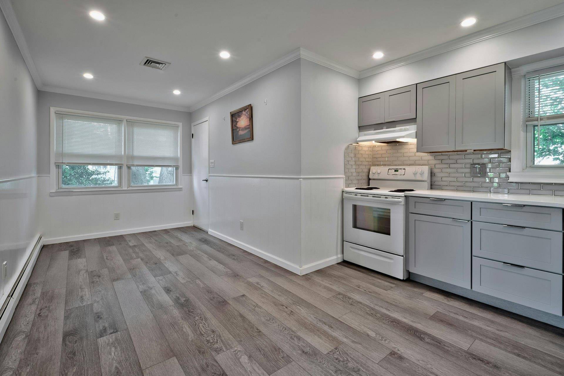 Massapequa Park, NY 11762,93 Broadway
