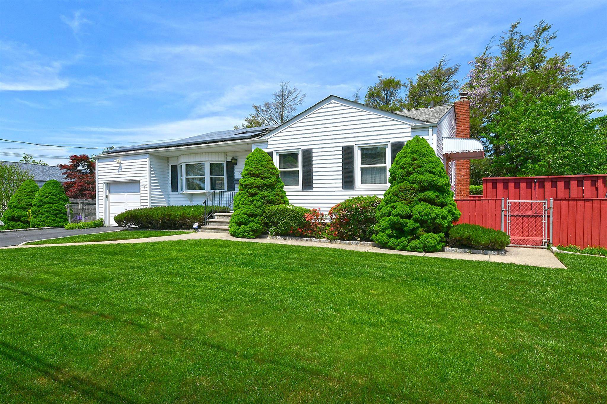 Brentwood, NY 11717,53 Hale ST