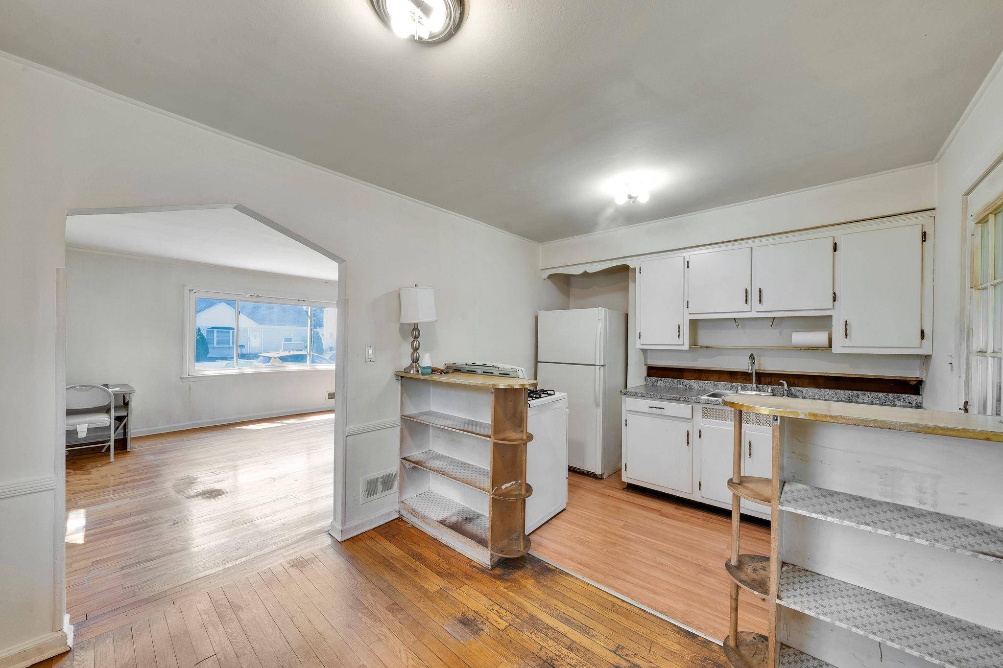 Hicksville, NY 11801,33 Gables DR