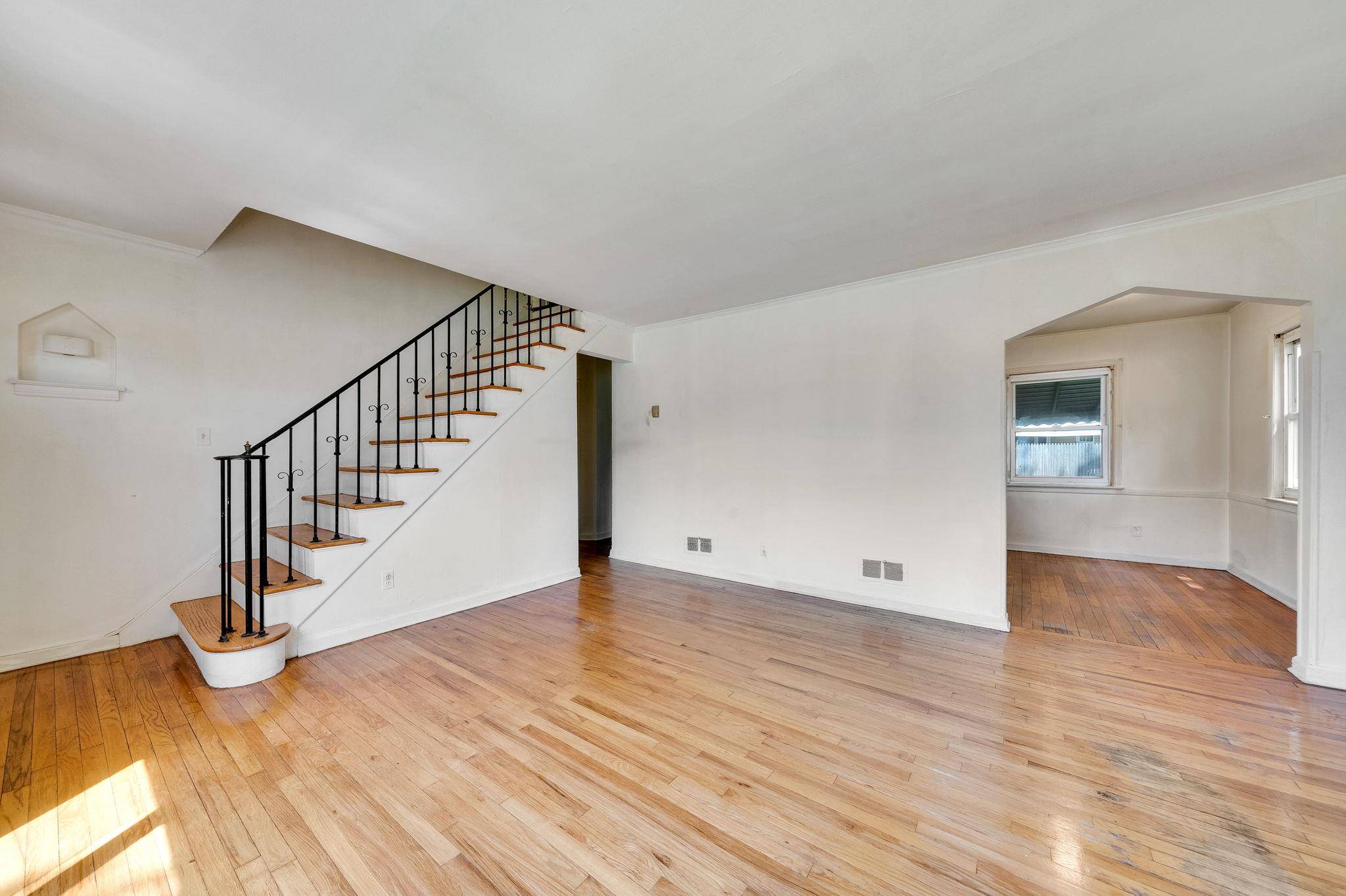 Hicksville, NY 11801,33 Gables DR