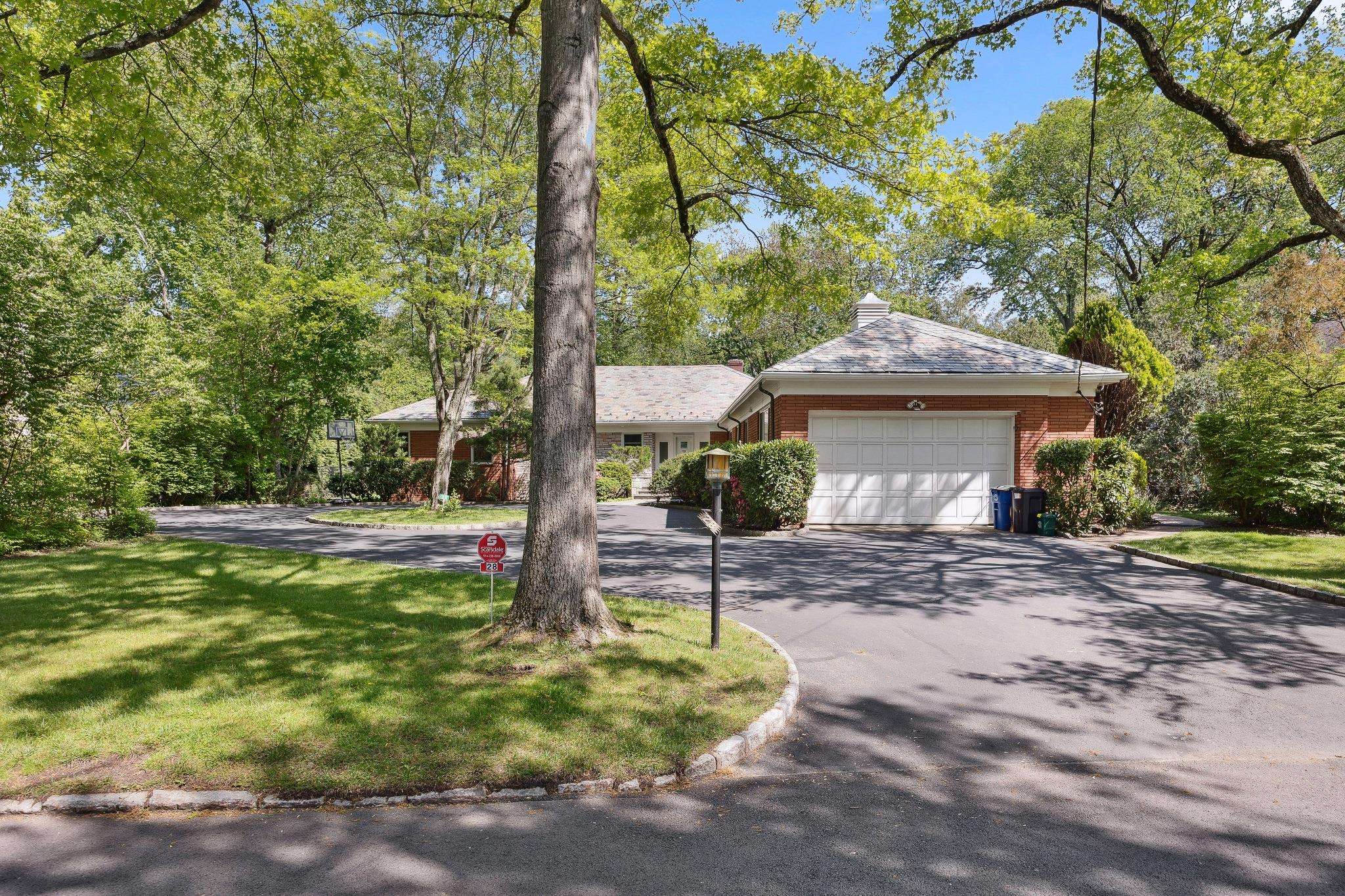 Scarsdale, NY 10583,28 Paddington RD