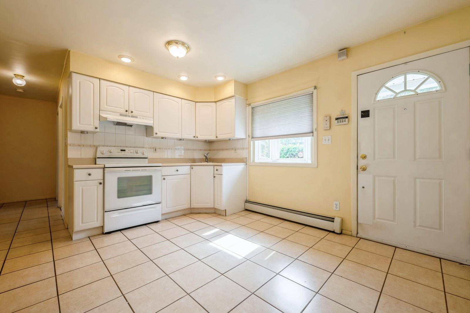Hicksville, NY 11801,27 Apollo LN