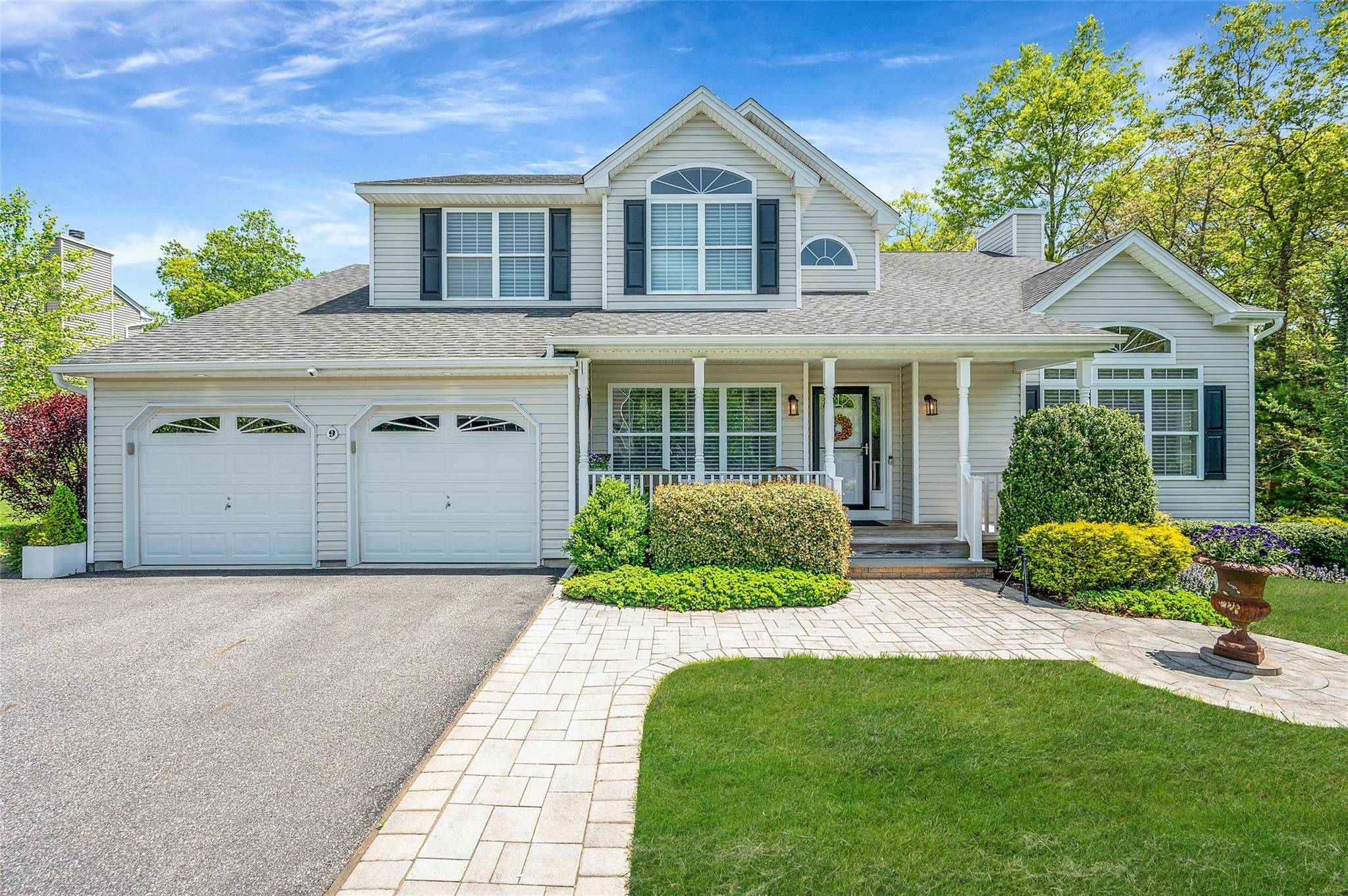 Yaphank, NY 11980,9 Nydia CT