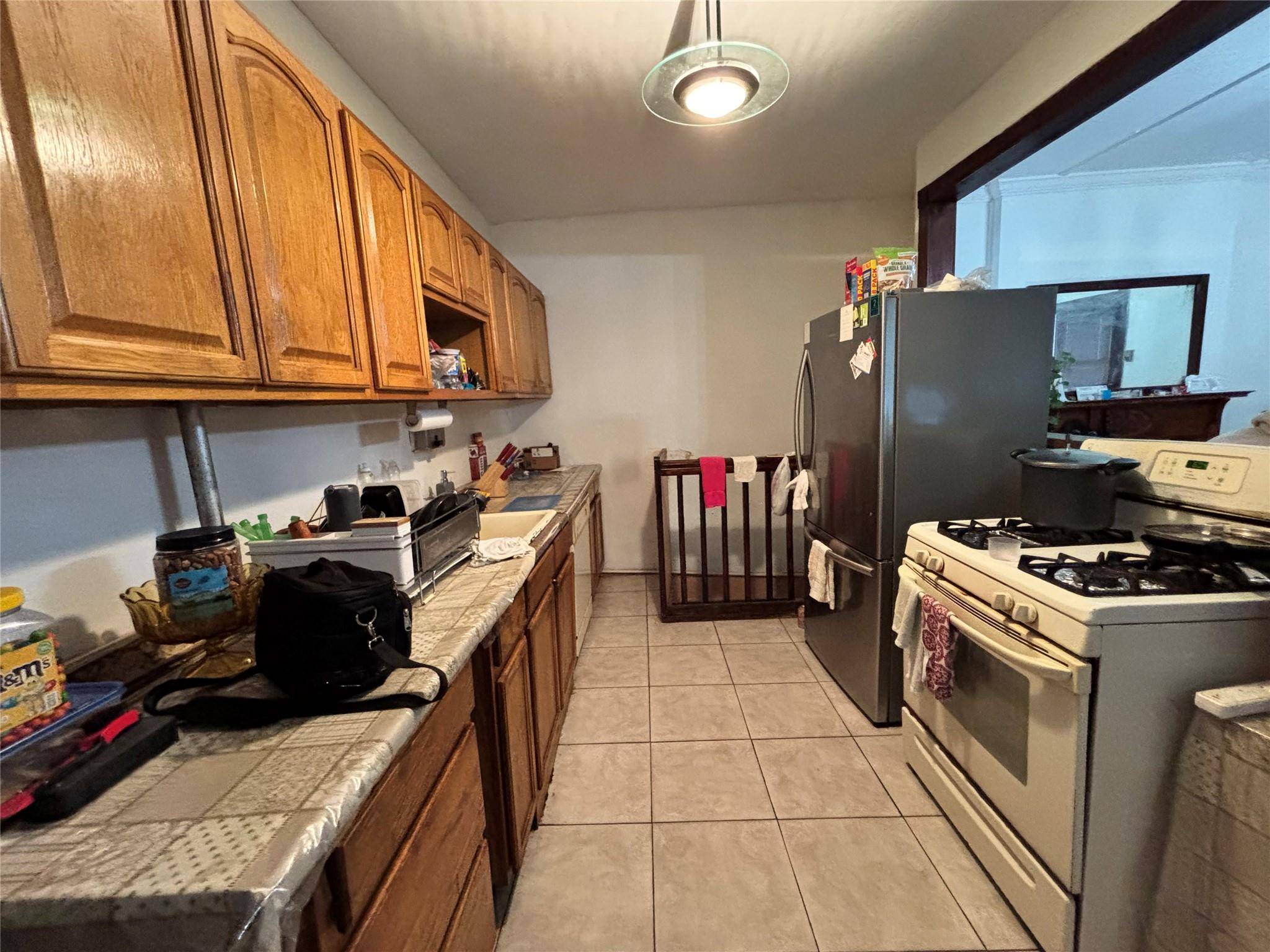 Yonkers, NY 10705,556 Van Cortlandt Park AVE