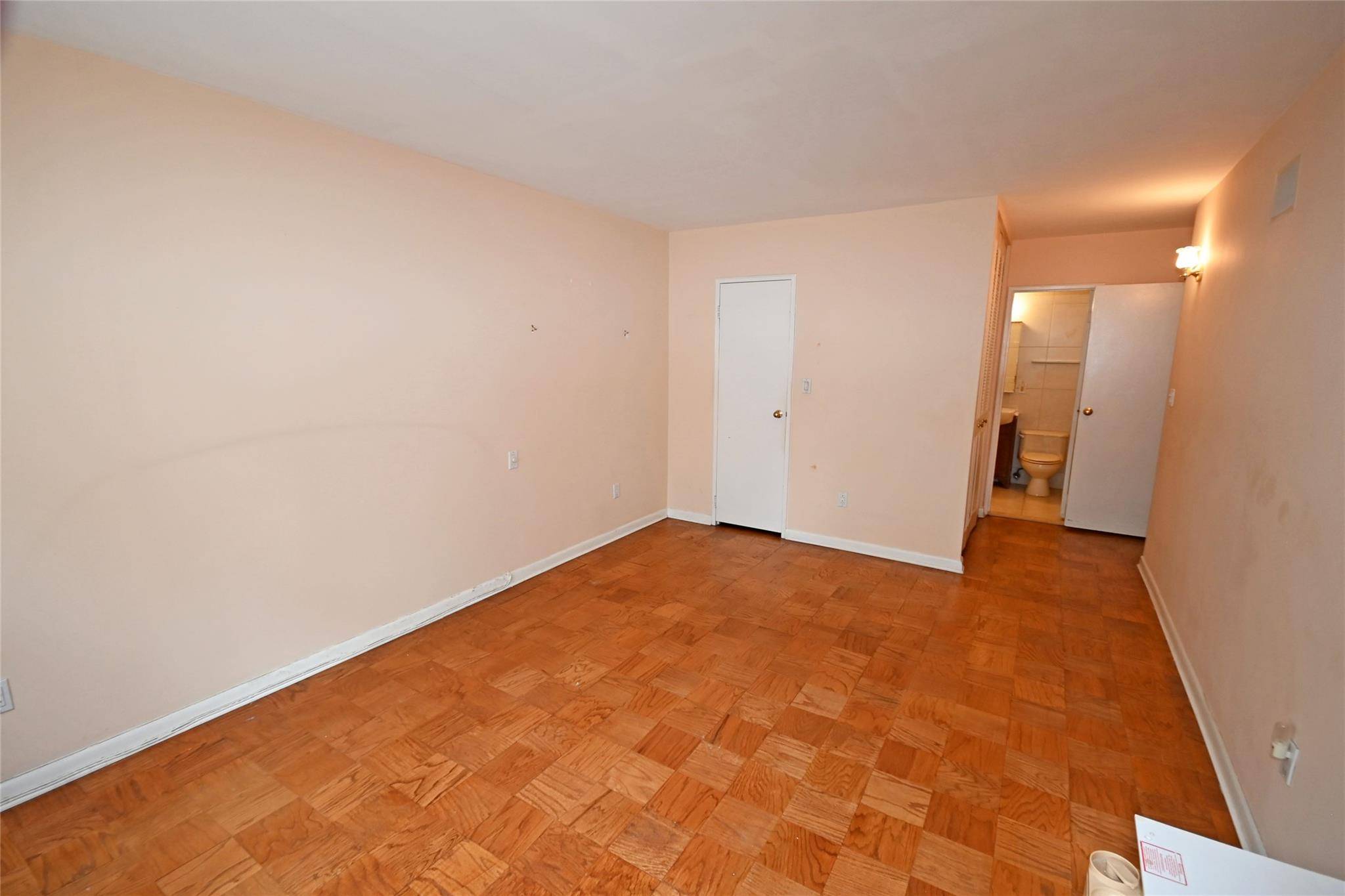Great Neck, NY 11021,10 Ipswich AVE #4M
