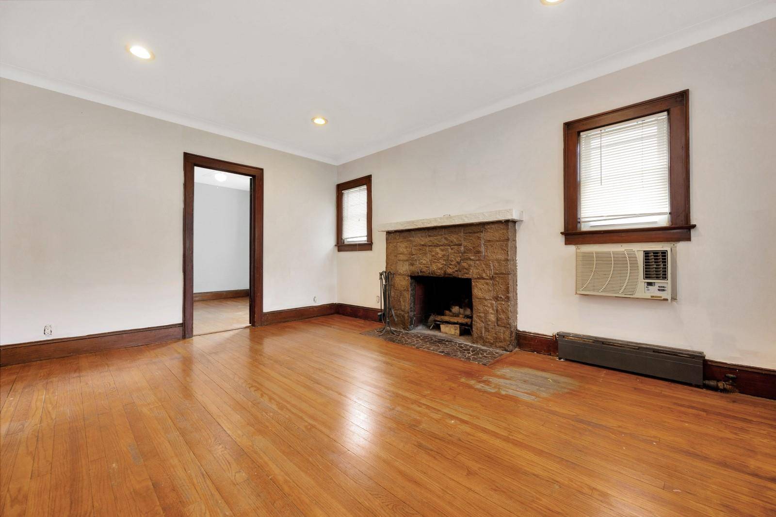 Hempstead, NY 11550,10 Wellington PL