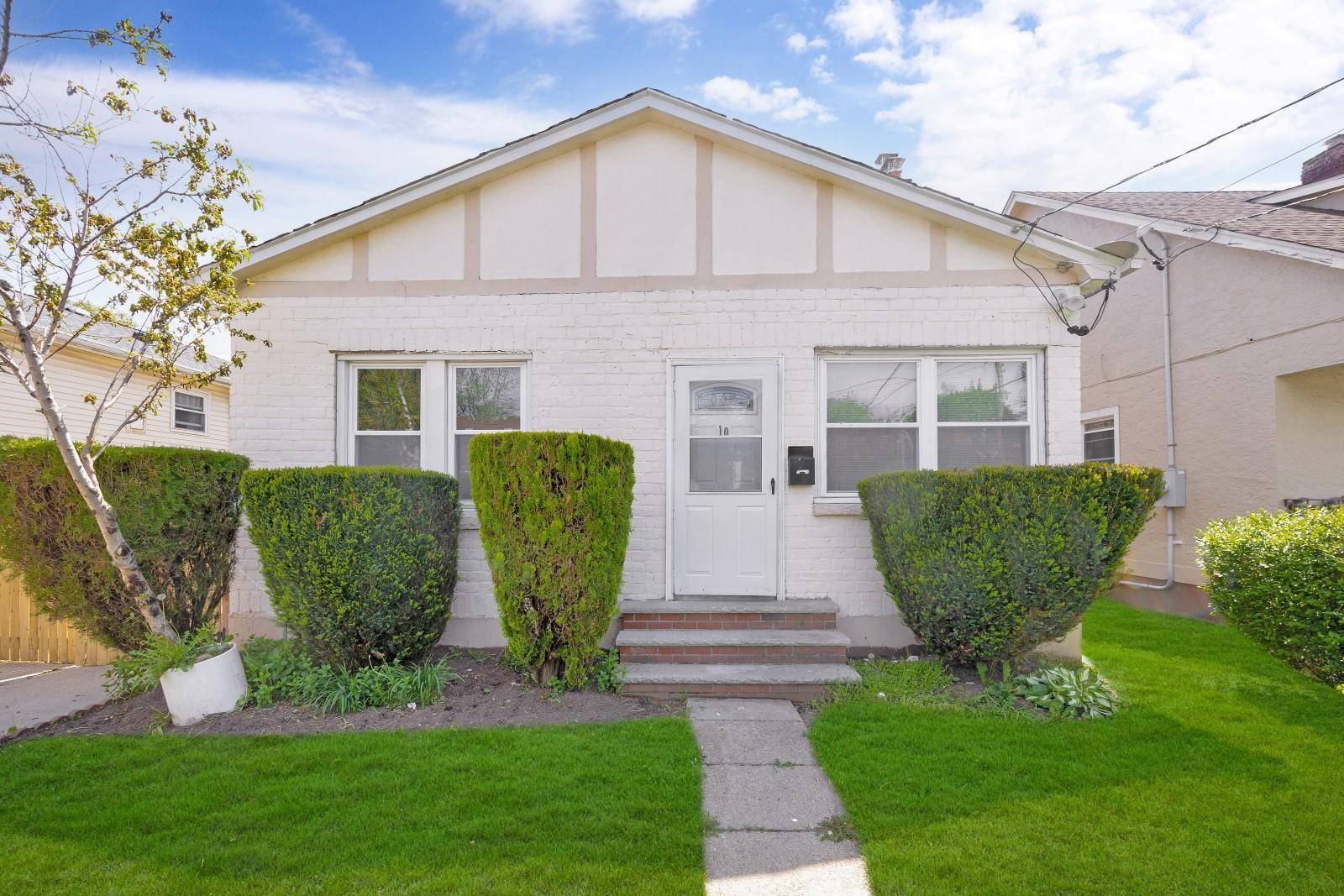 Hempstead, NY 11550,10 Wellington PL