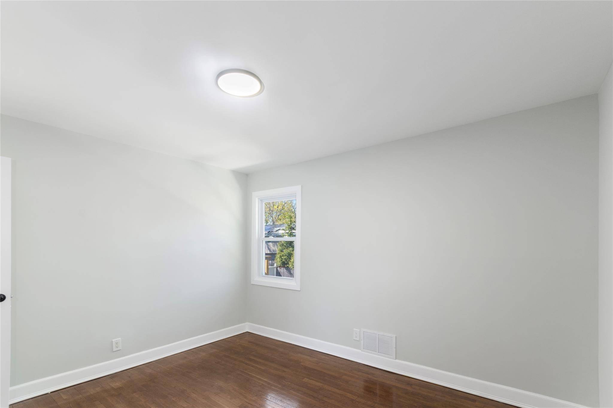 Greenlawn, NY 11740,39 Lawn ST