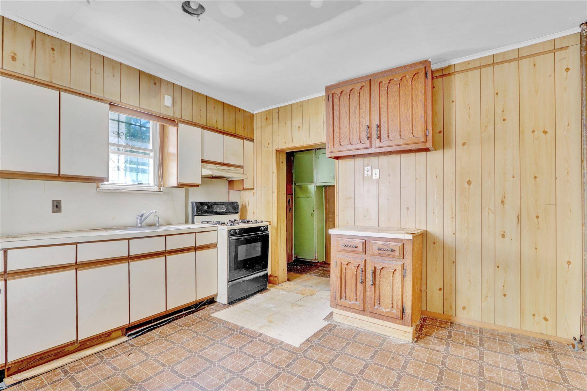 Brooklyn, NY 11207,8 Van Siclen AVE