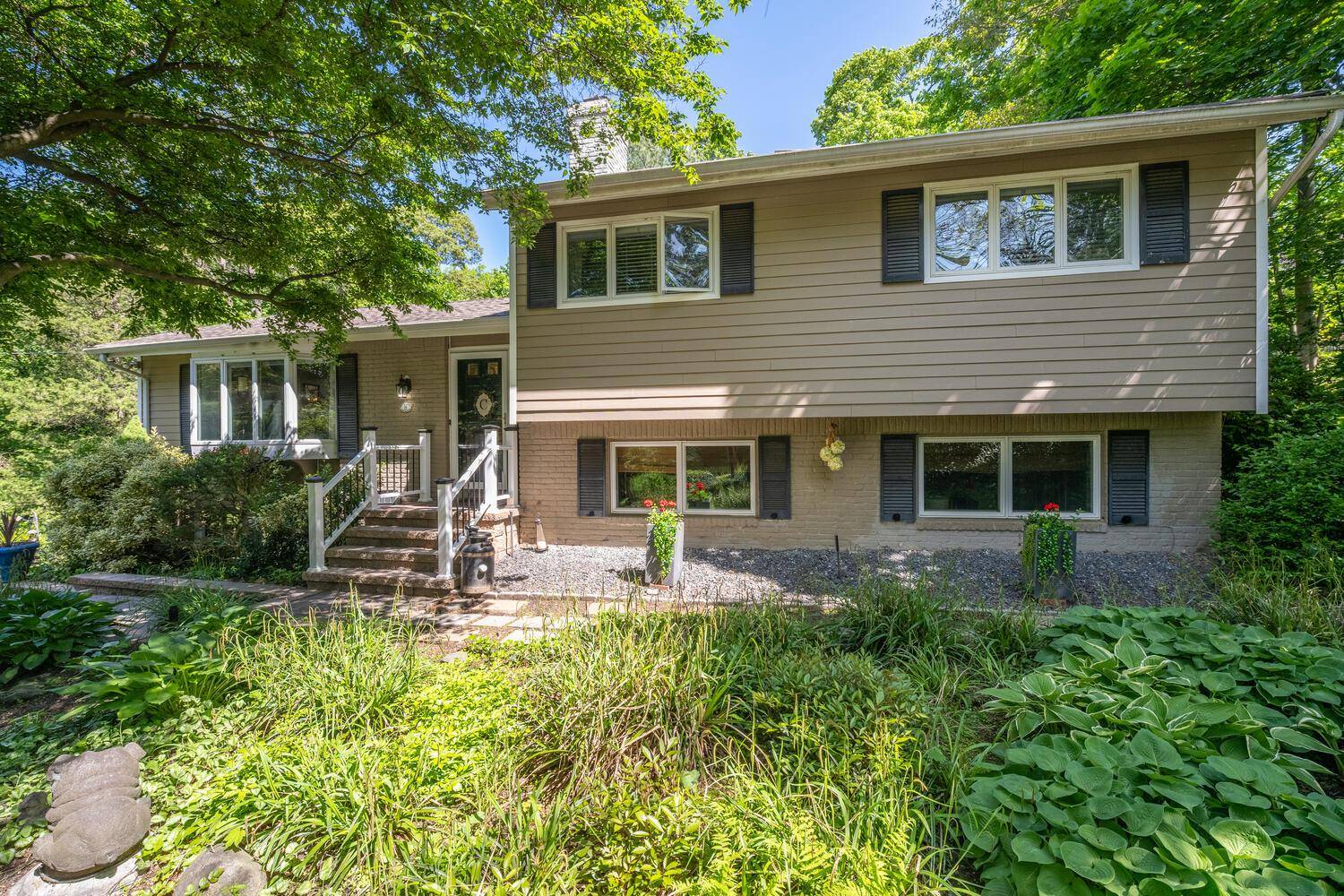Huntington, NY 11743,10 Falcon PL