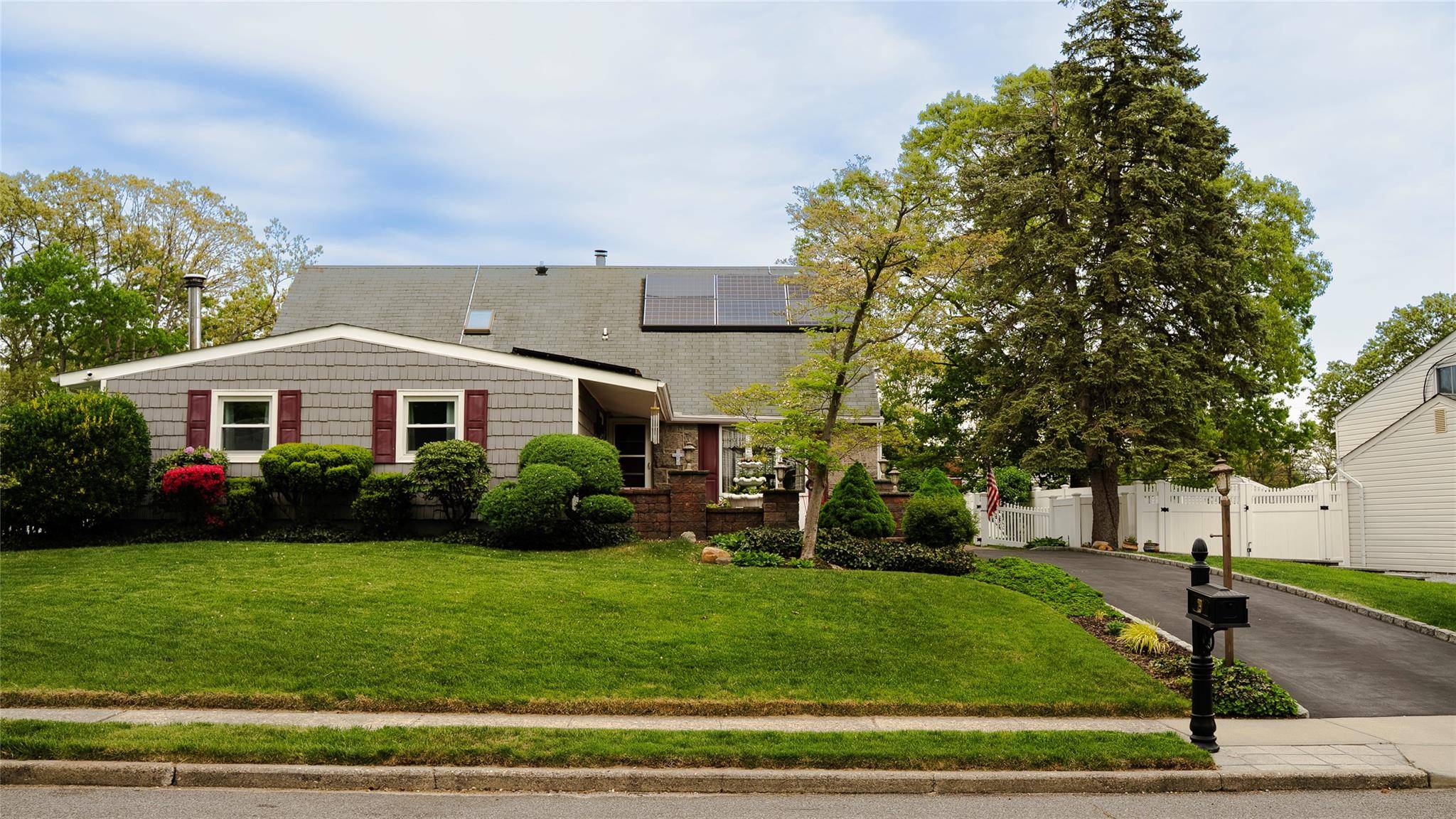 Selden, NY 11784,29 Belair RD