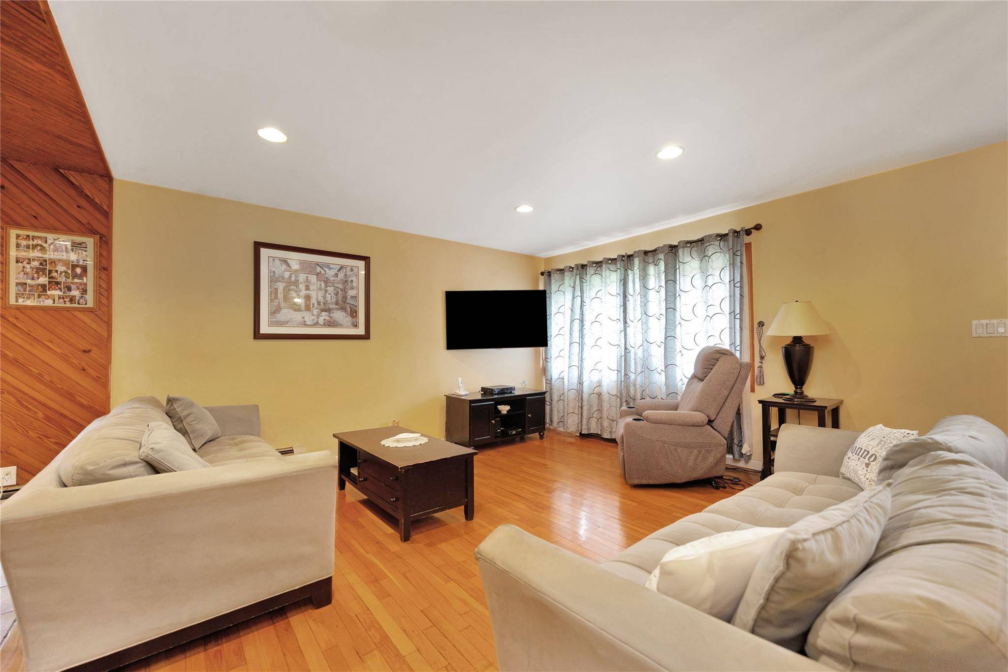 Wantagh, NY 11793,812 Colridge RD