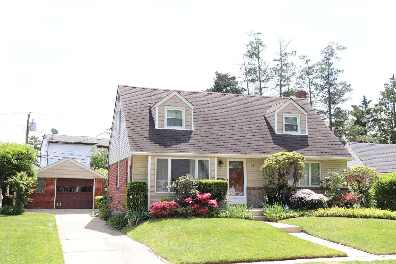 New Hyde Park, NY 11040,35 Morris DR