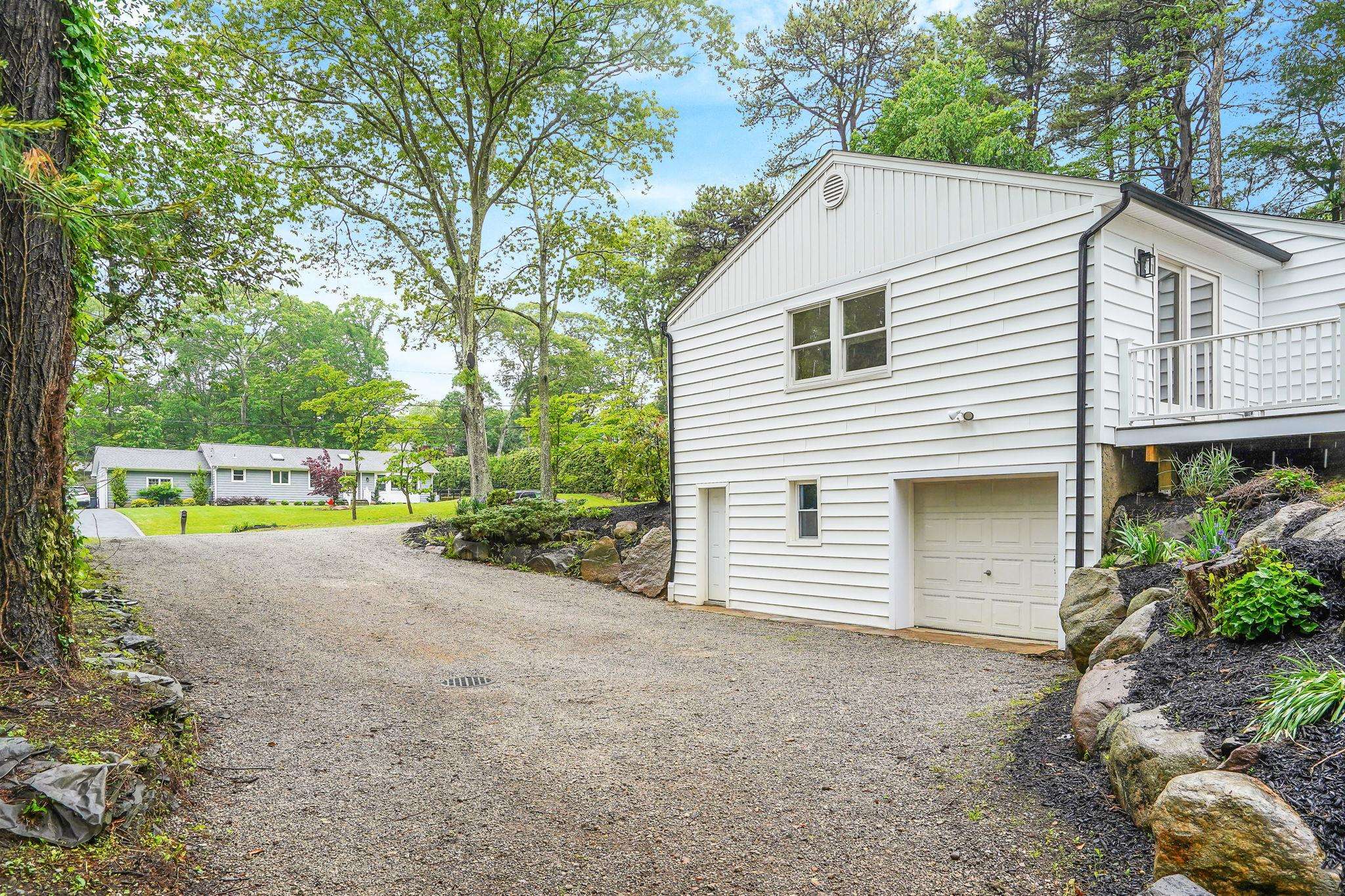 Wading River, NY 11792,3 Thomas DR