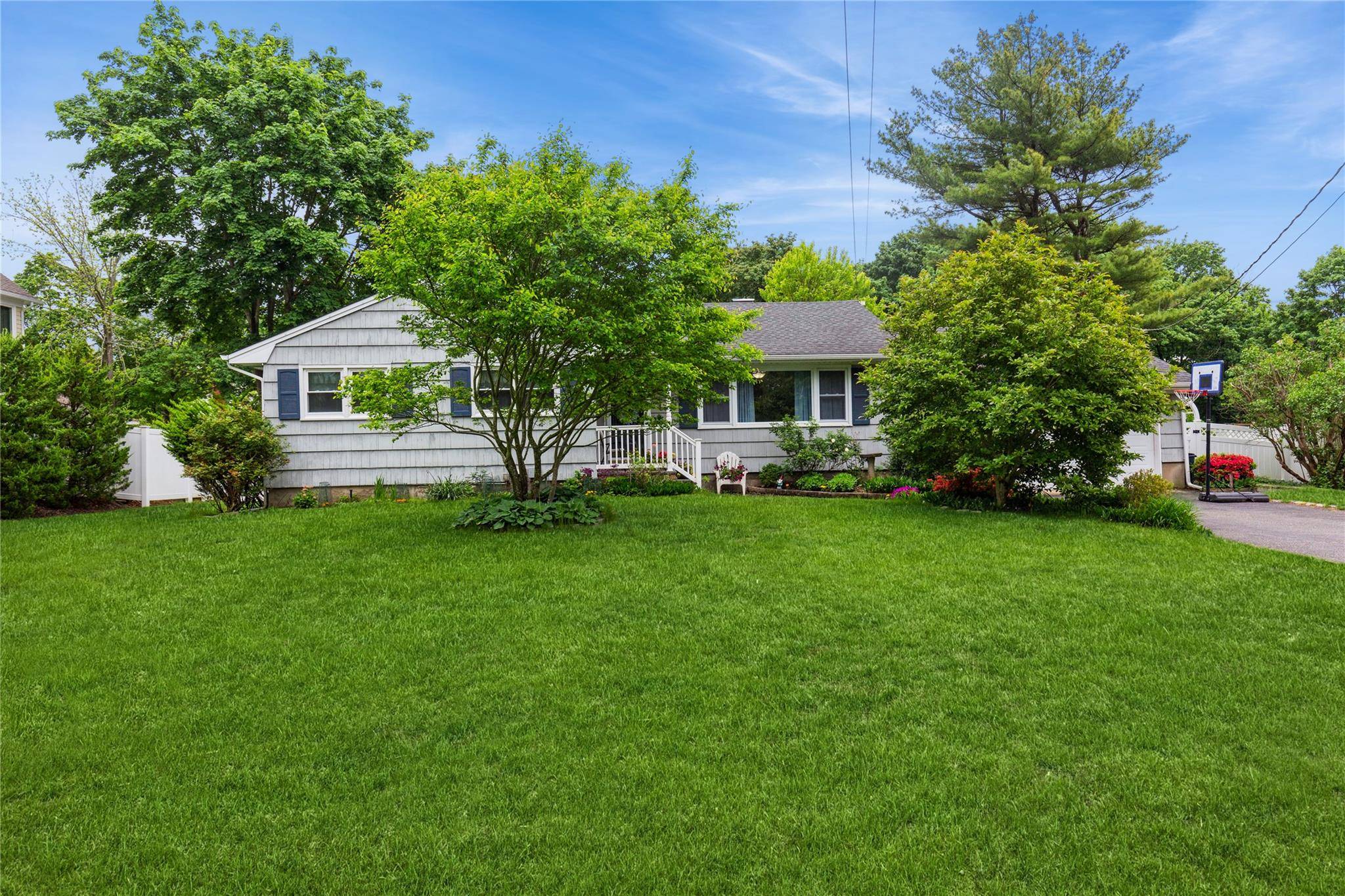 Saint James, NY 11780,15 Astor AVE
