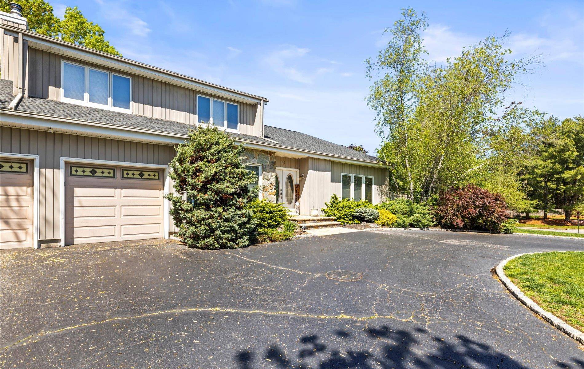 Commack, NY 11725,65 Annandale RD