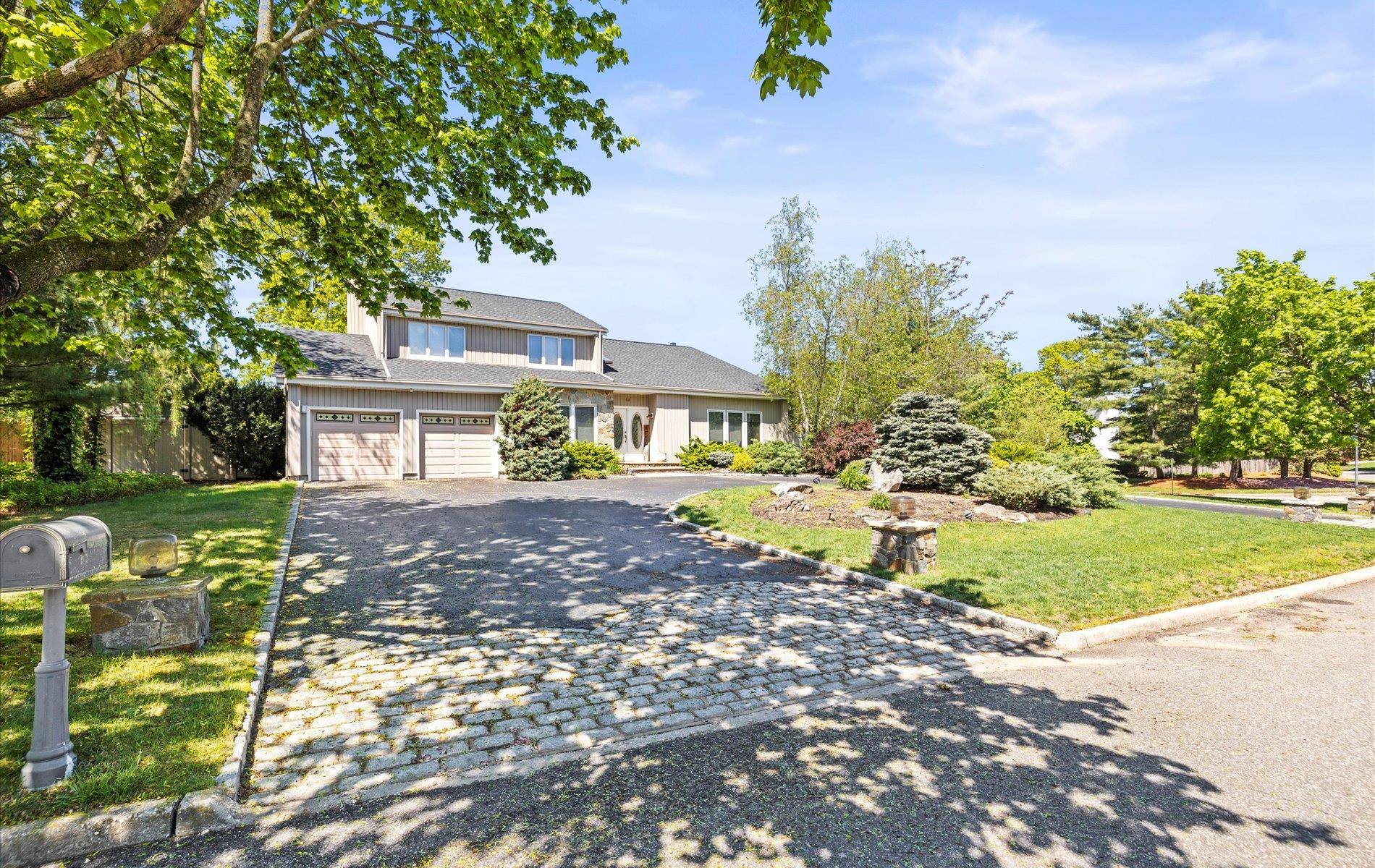 Commack, NY 11725,65 Annandale RD