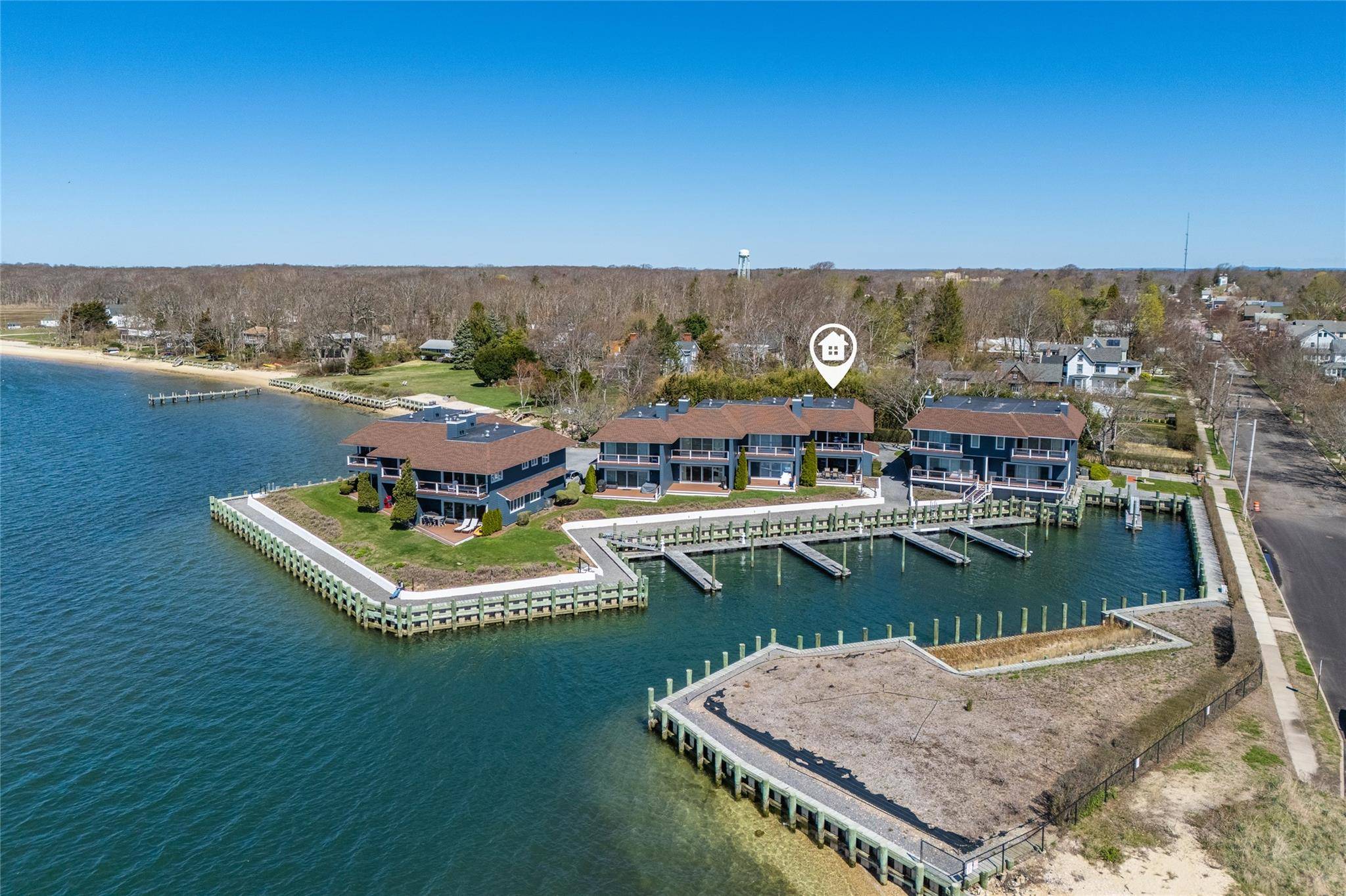 Greenport, NY 11944,131 6th ST #G