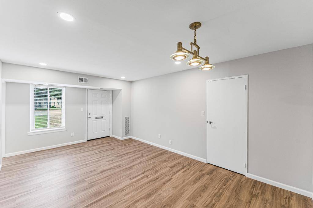 Coram, NY 11727,9 Sierra Ct. #0