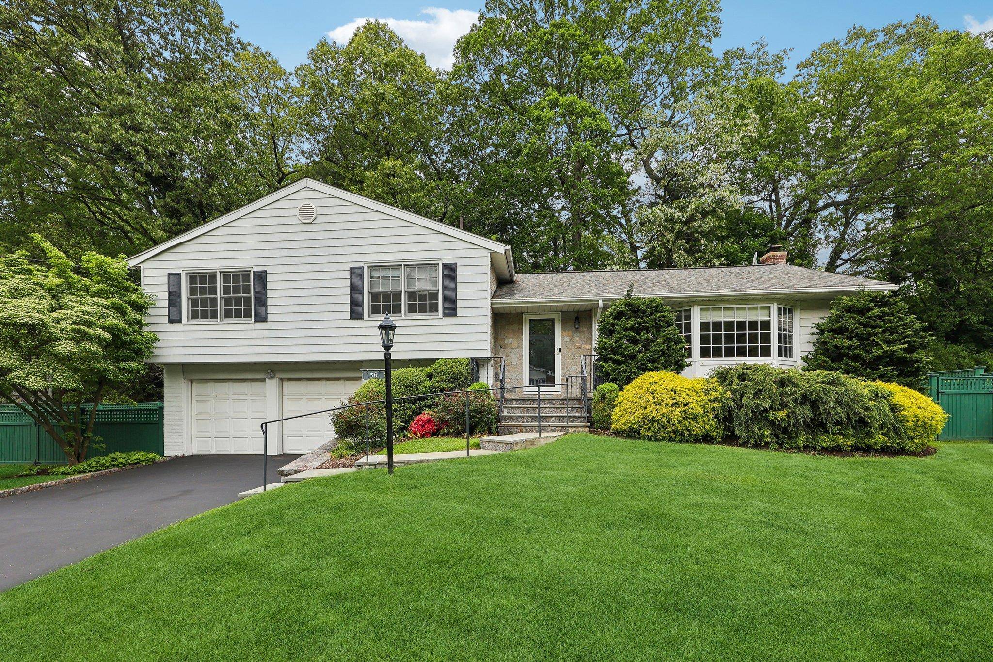 New Rochelle, NY 10804,56 Rolling WAY