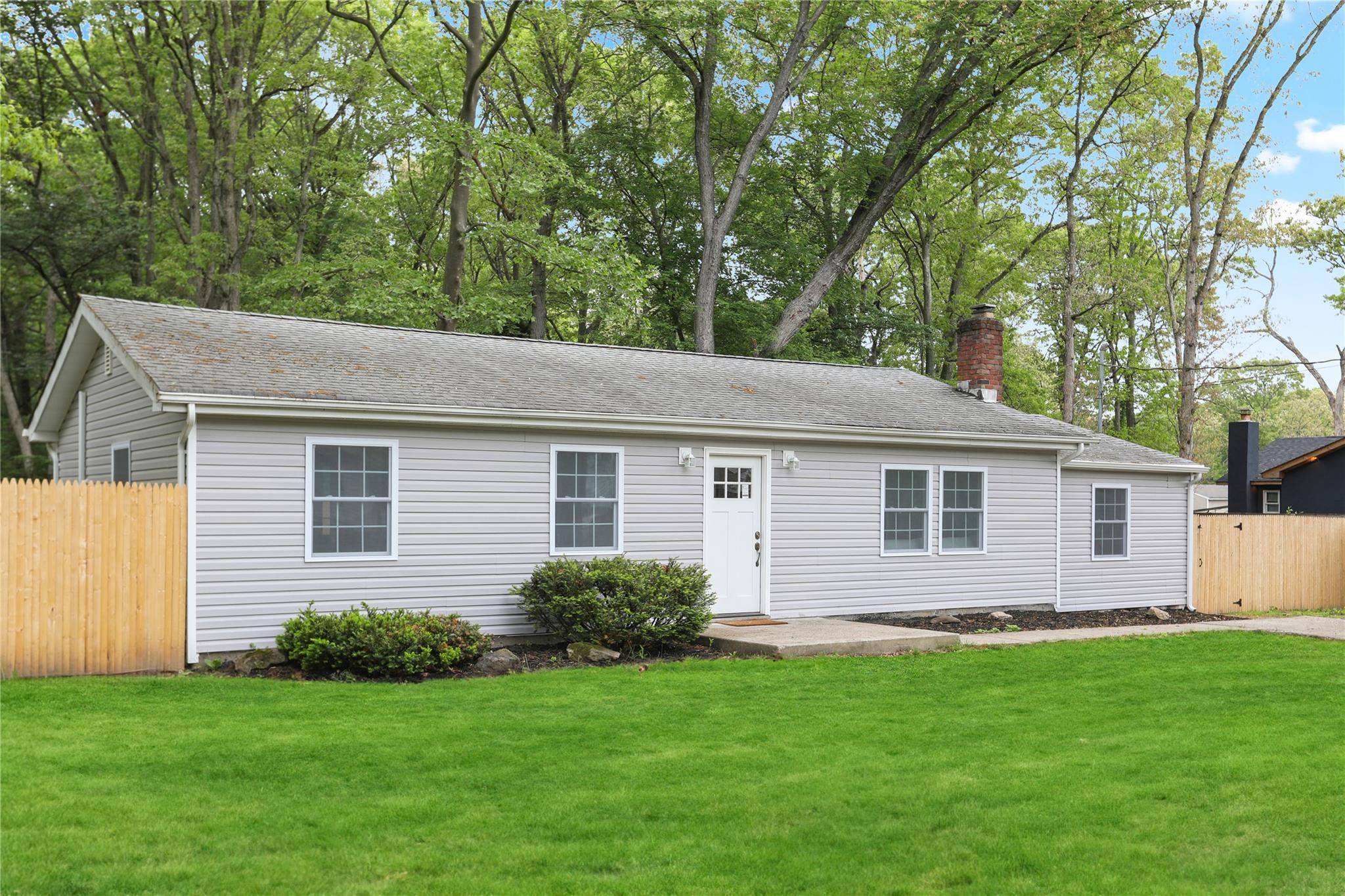 Medford, NY 11763,9 Beach LN