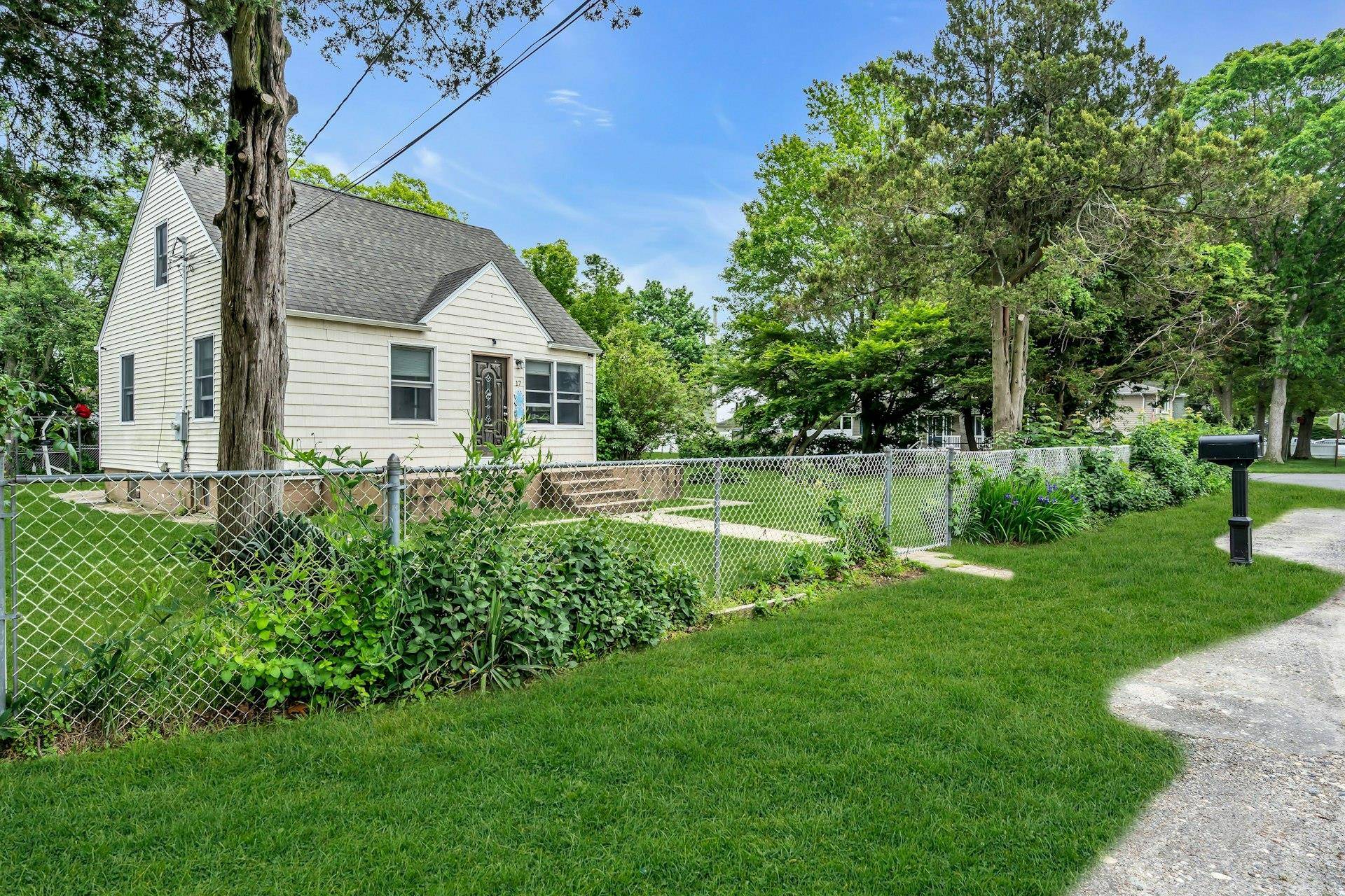 Shirley, NY 11967,17 Lexington RD