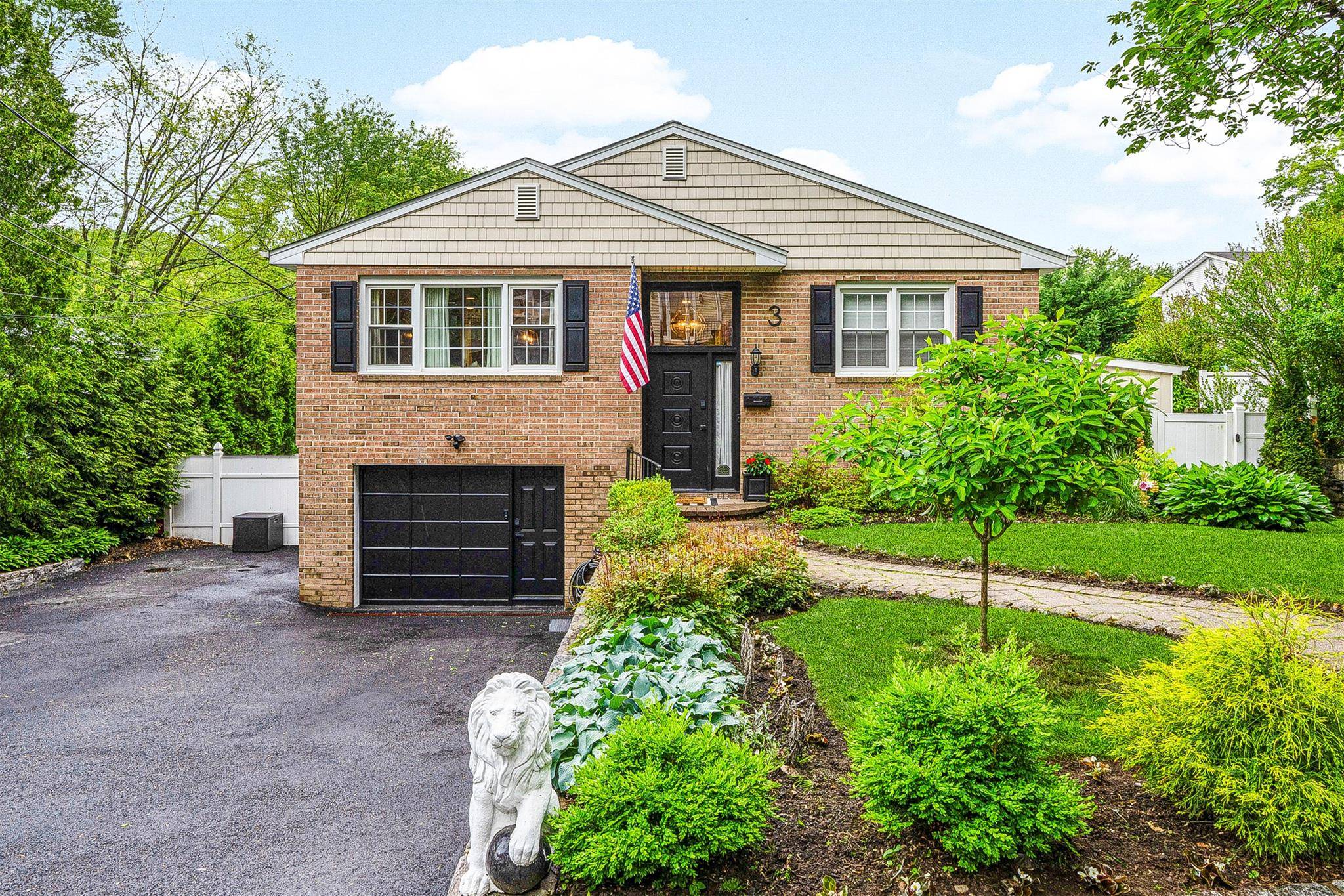 Ardsley, NY 10502,3 Cross RD