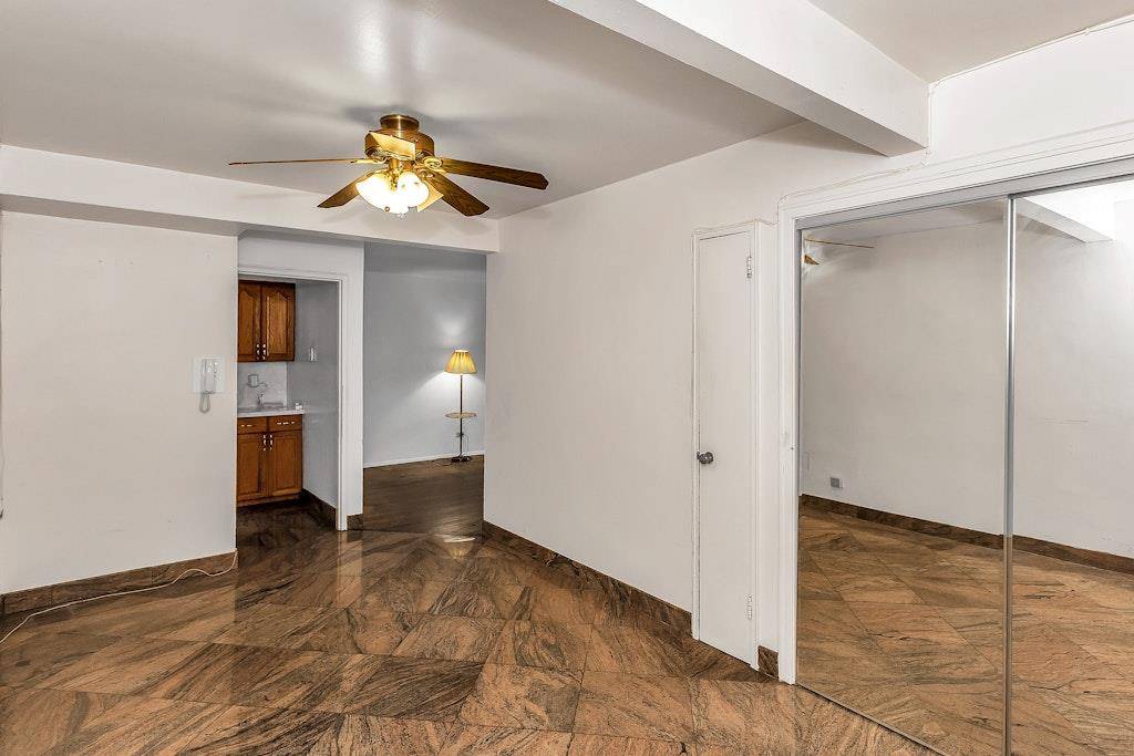 Queens Village, NY 11427,87-40 Francis Lewis BLVD #B38