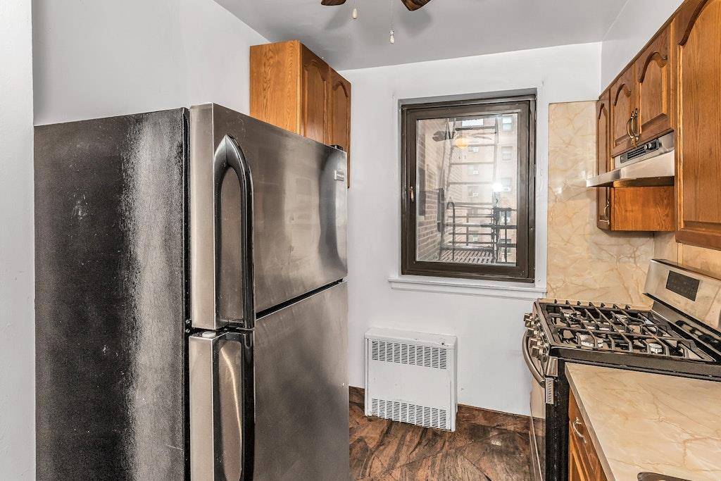 Queens Village, NY 11427,87-40 Francis Lewis BLVD #B38