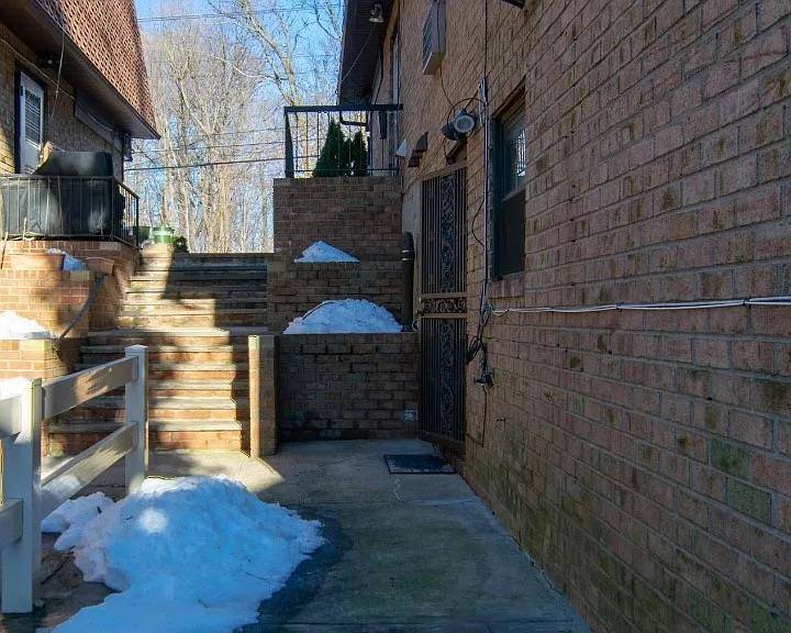 Bayside, NY 11364,61-36 233rd ST #1