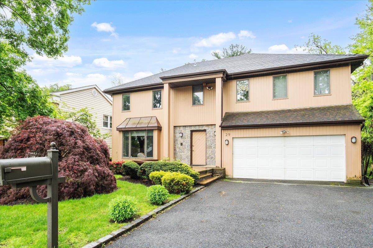 Albertson, NY 11507,29 Sunset RD