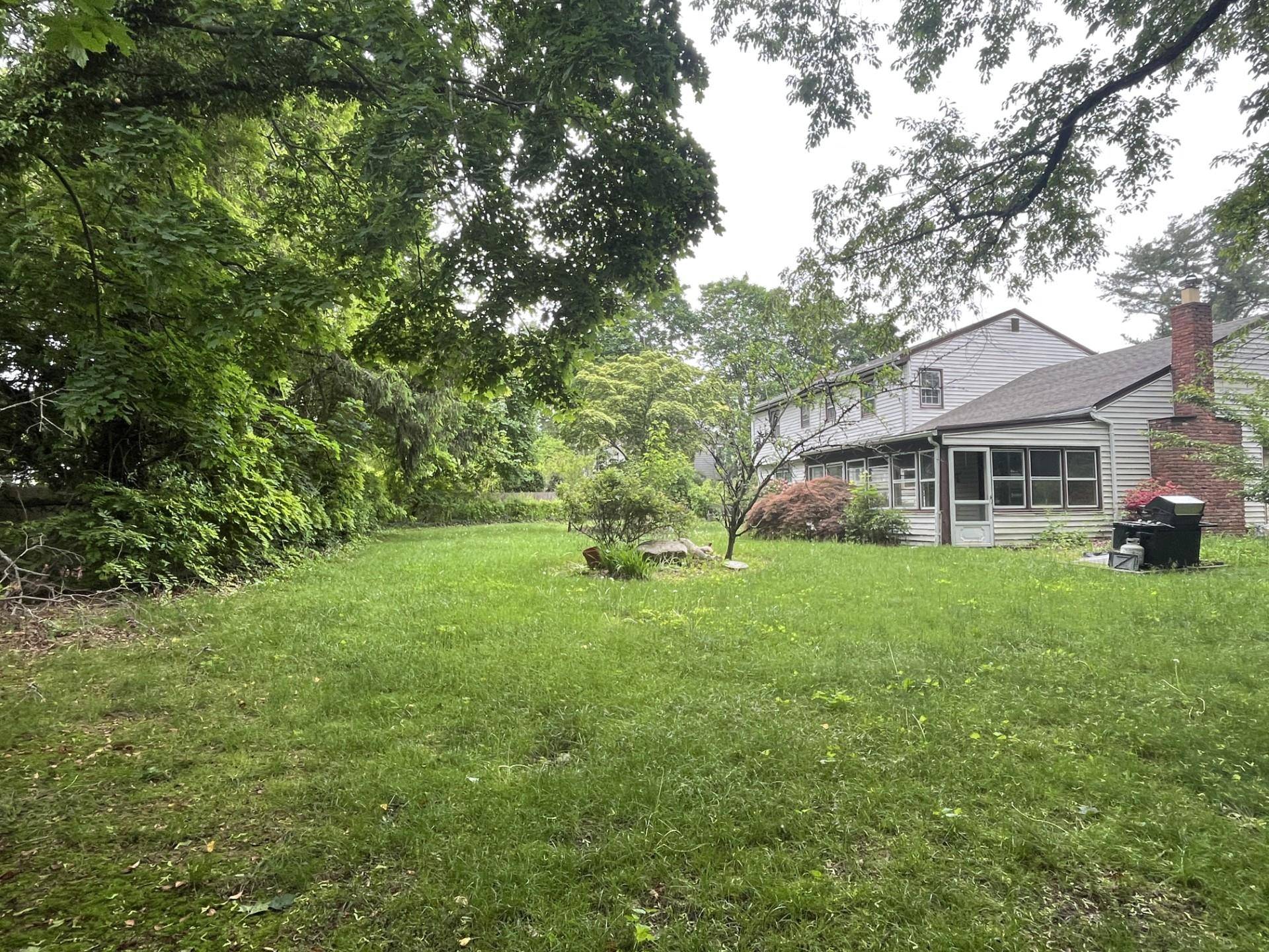 Huntington, NY 11743,8 Bay PL