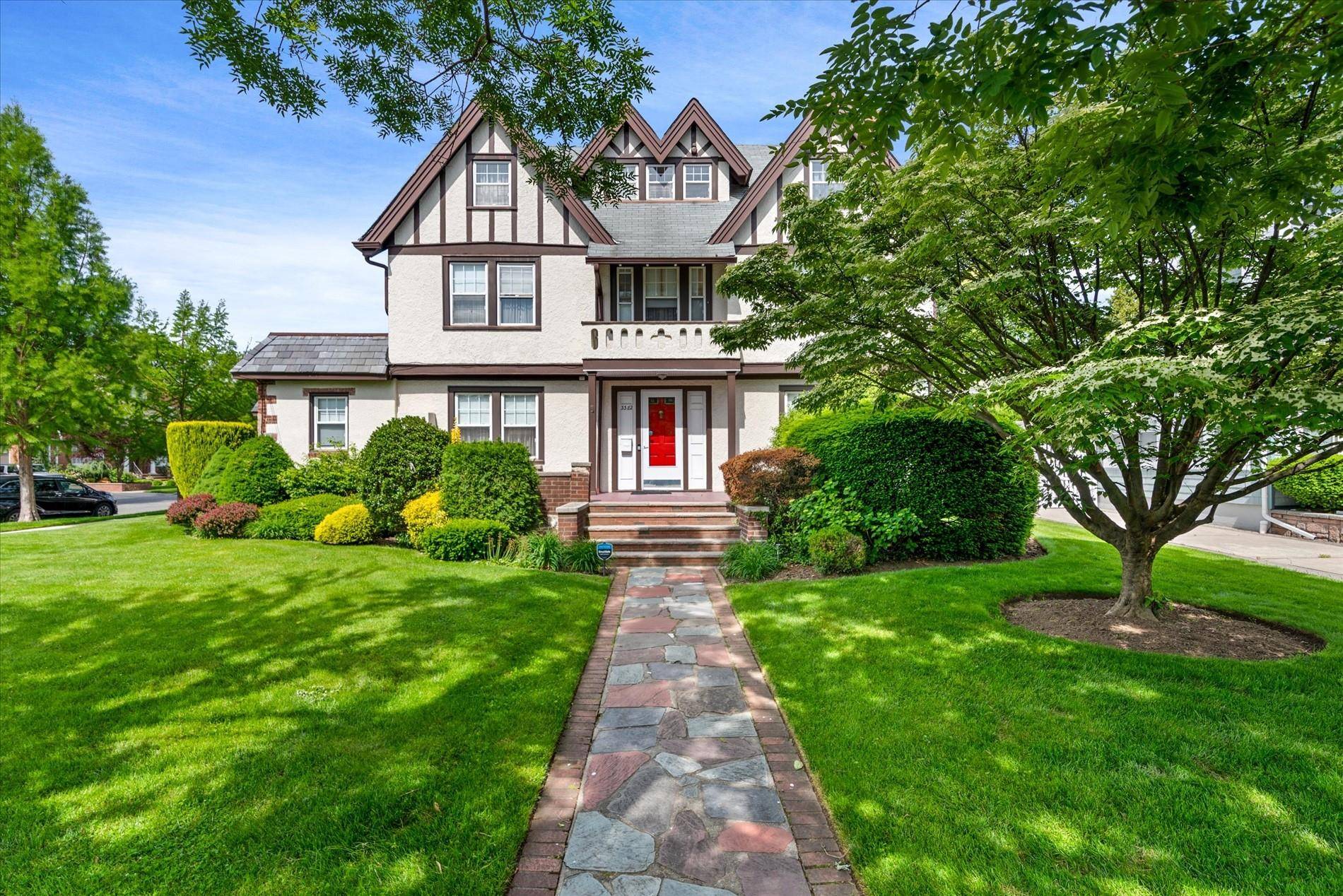 Flushing, NY 11358,33-82 159 ST