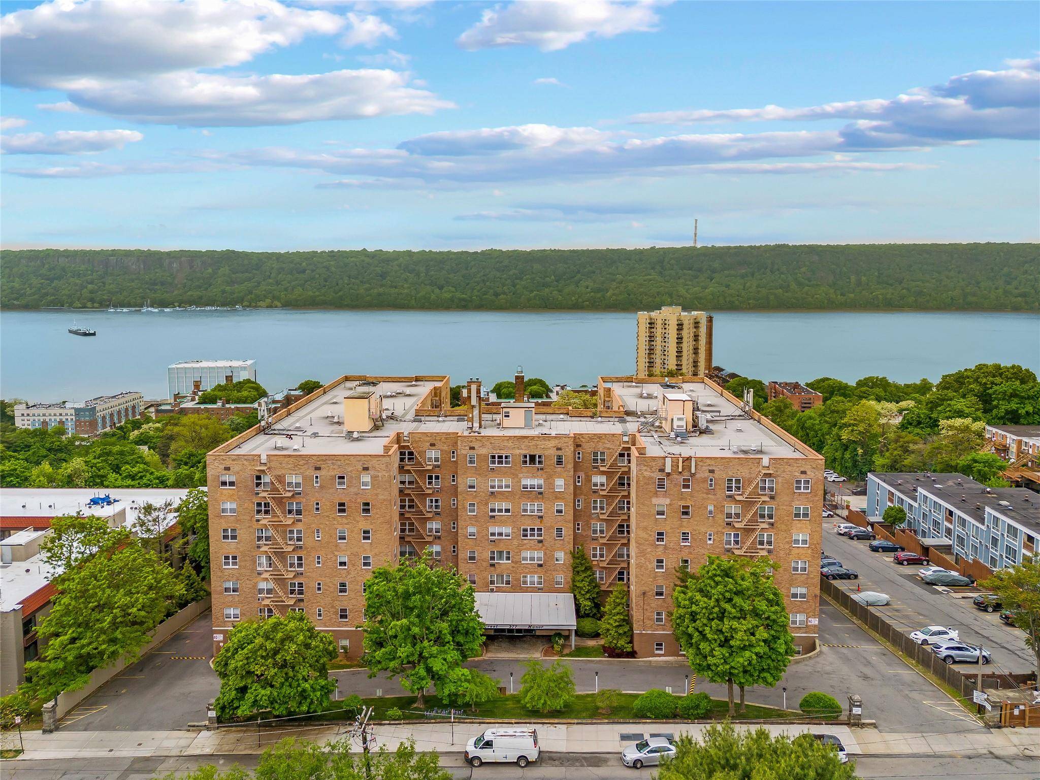 Yonkers, NY 10701,377 N Broadway #402