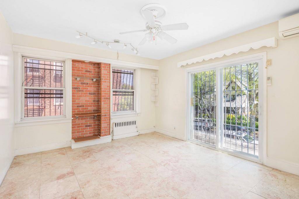 Forest Hills, NY 11375,11141 77th AVE