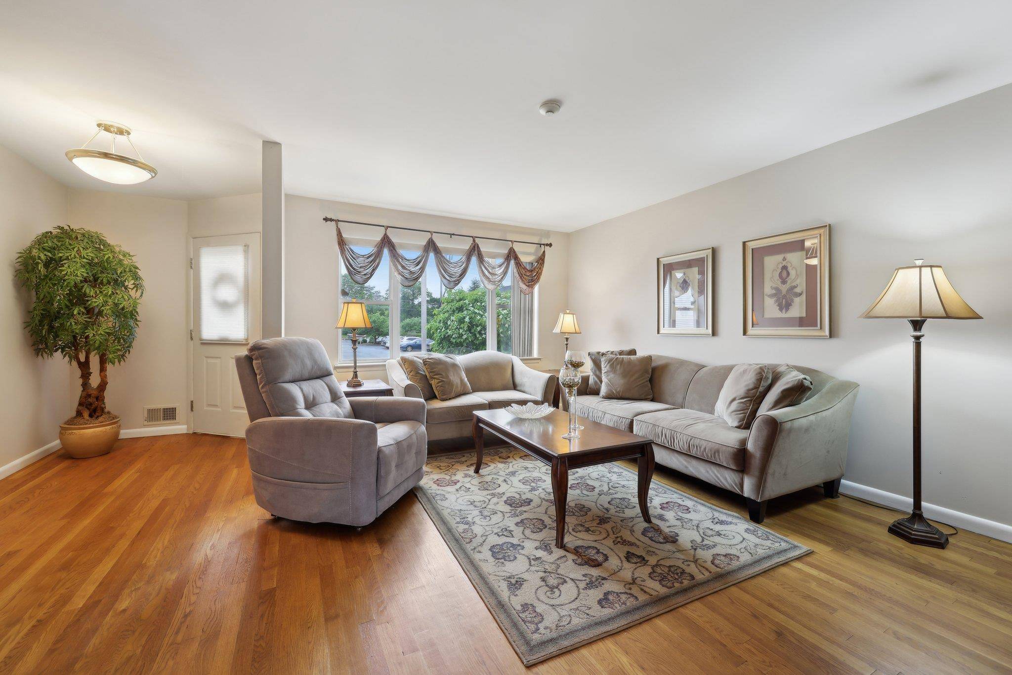 Nanuet, NY 10954,22 Knightsbridge CT