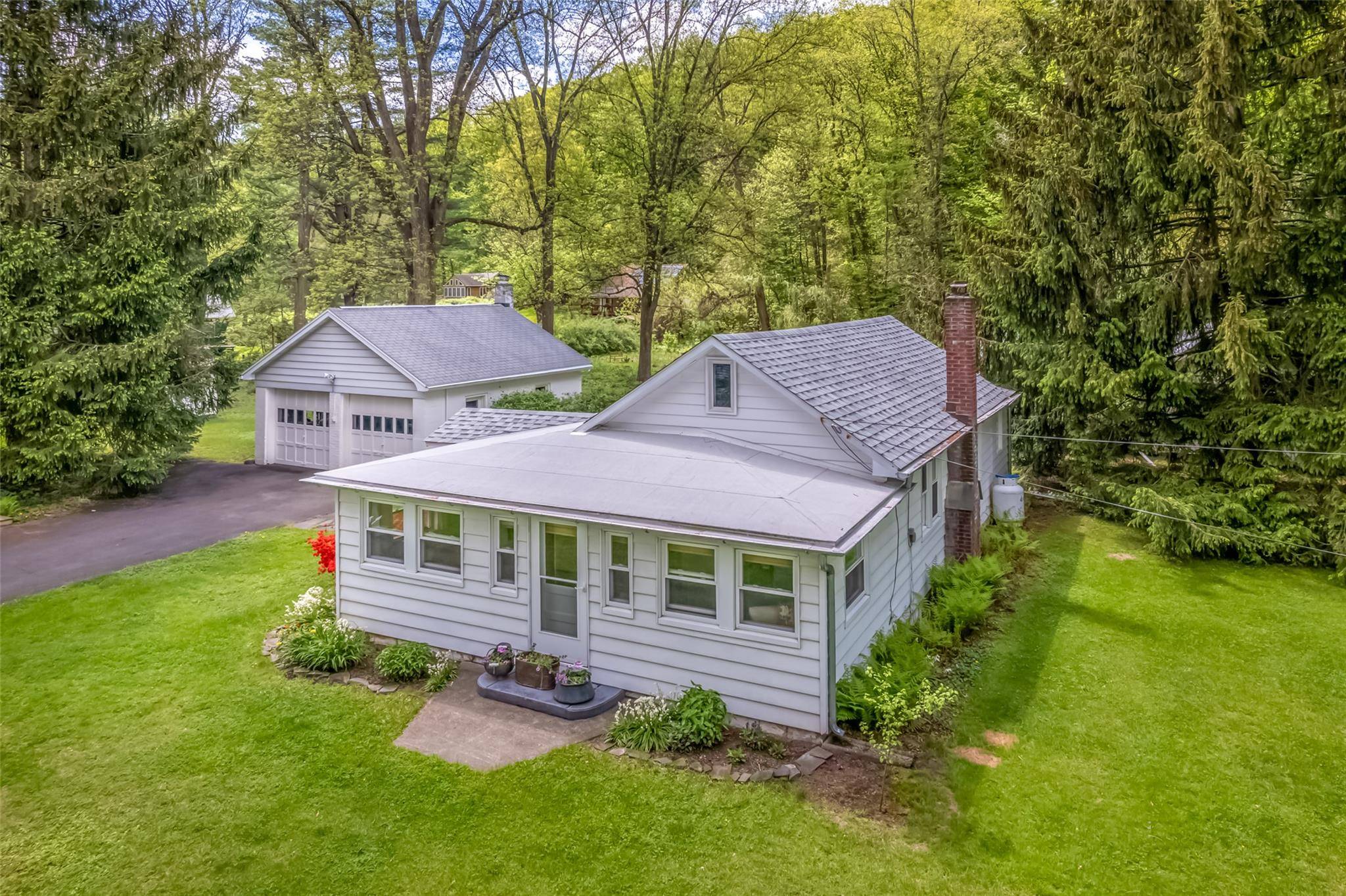 Saugerties, NY 12477,158 Esopus Creek Rd
