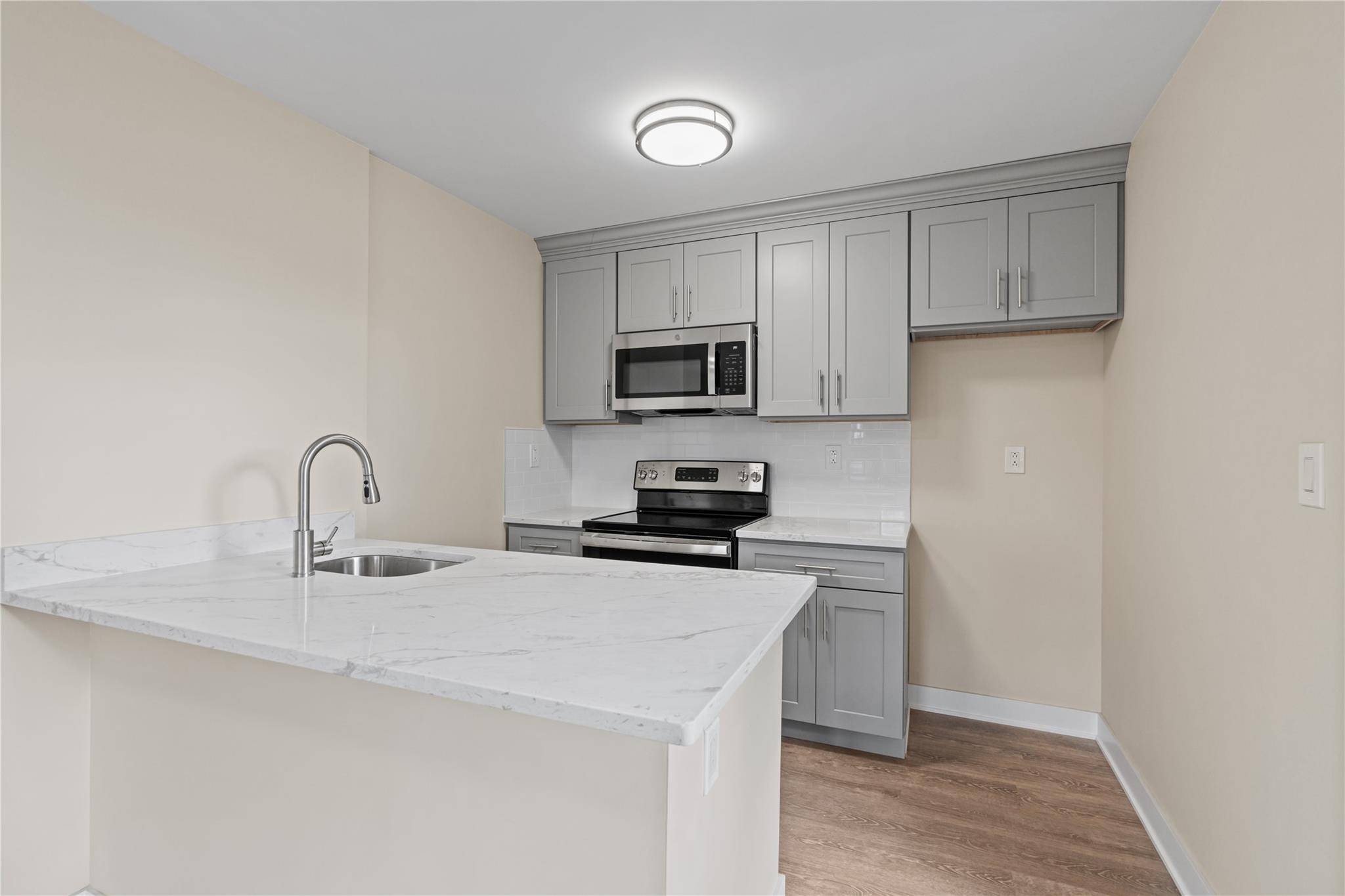 Yonkers, NY 10704,135 Wakefield AVE #301