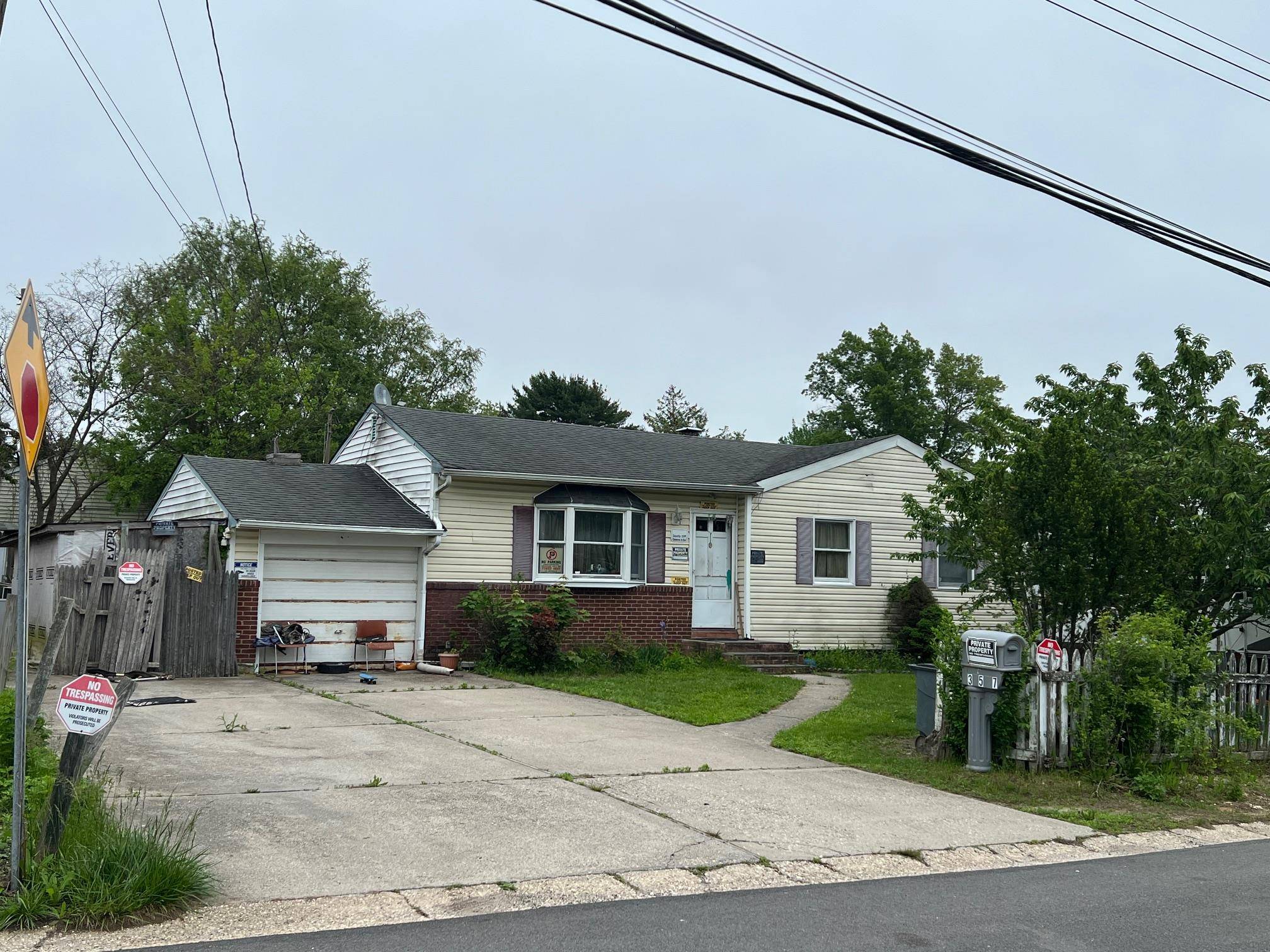Central Islip, NY 11722,21 Pinetop DR