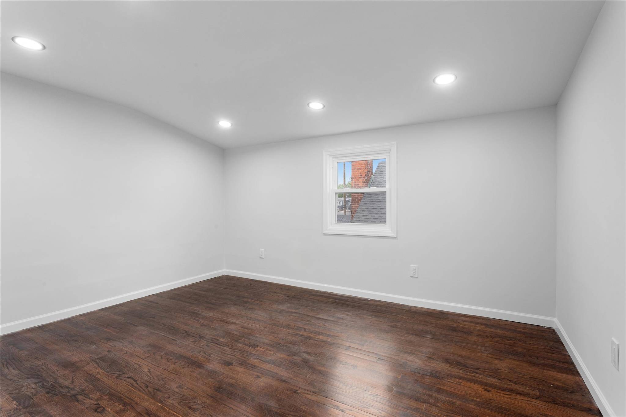 Elmont, NY 11003,45 Warwick RD