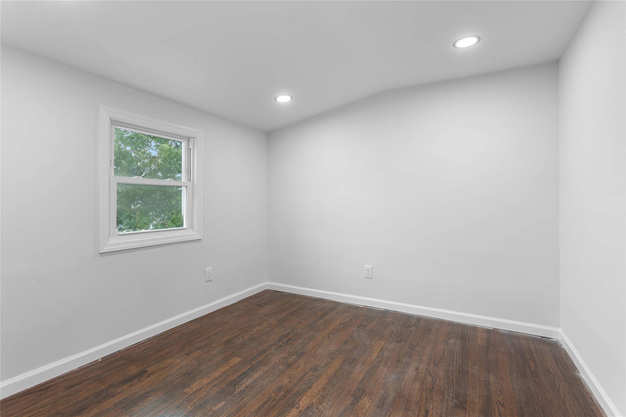 Elmont, NY 11003,45 Warwick RD