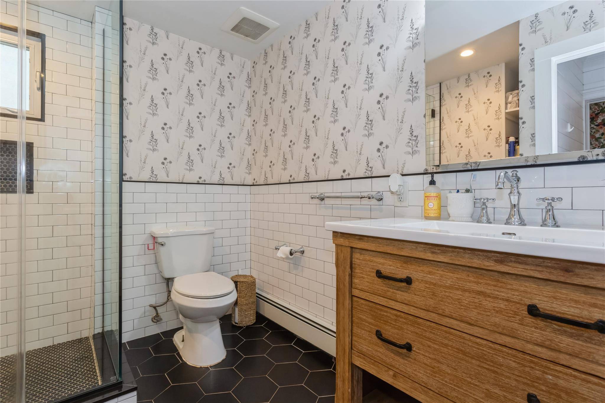 Malverne, NY 11565,85 Lexington AVE