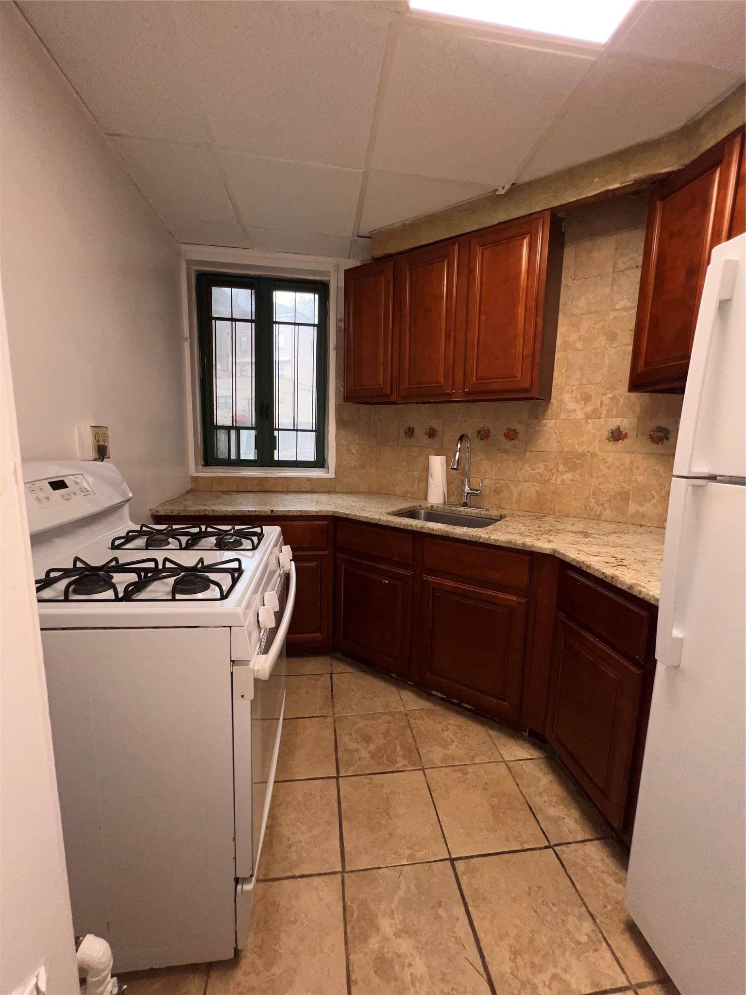 Bronx, NY 10462,1722 Purdy ST #MC