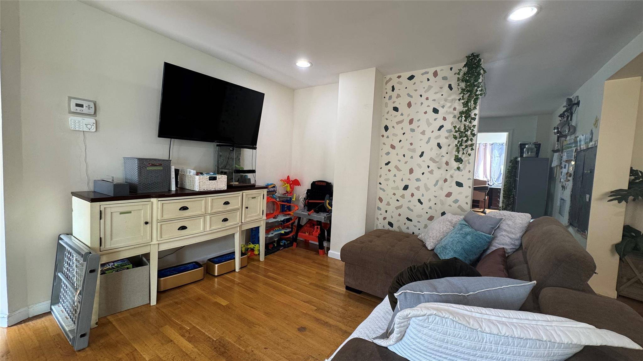 Bay Shore, NY 11706,25 Center AVE