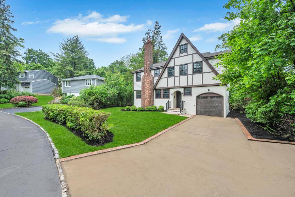 Great Neck, NY 11021,6 Sheffield RD