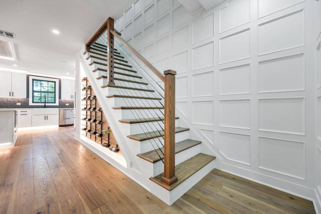 Great Neck, NY 11021,6 Sheffield RD