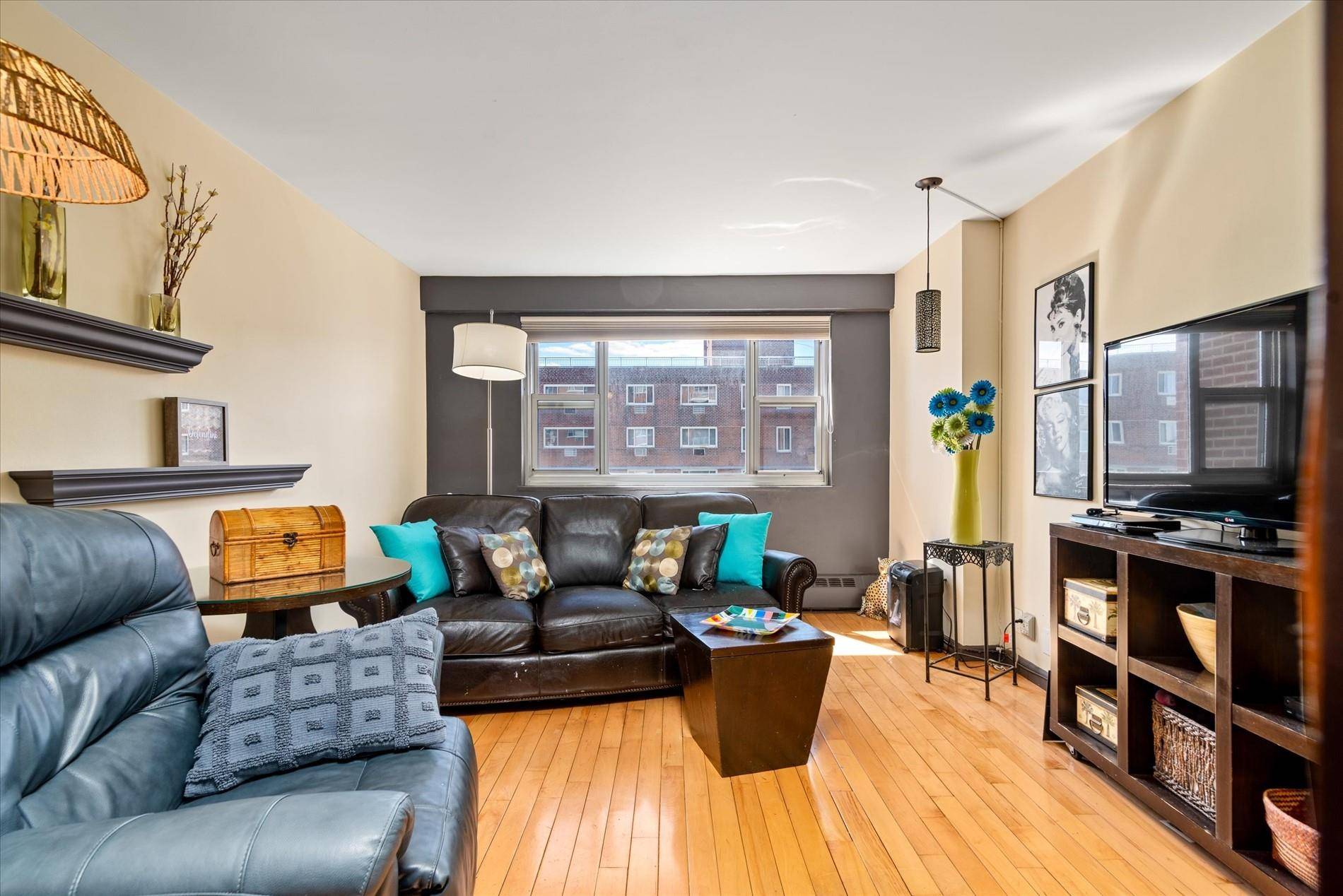 Woodside, NY 11377,52-30 39 DR #9B