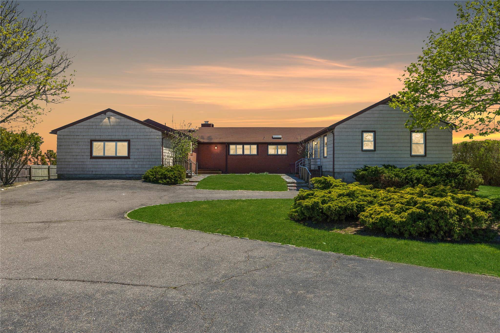 East Moriches, NY 11940,46 Tuthill Point RD