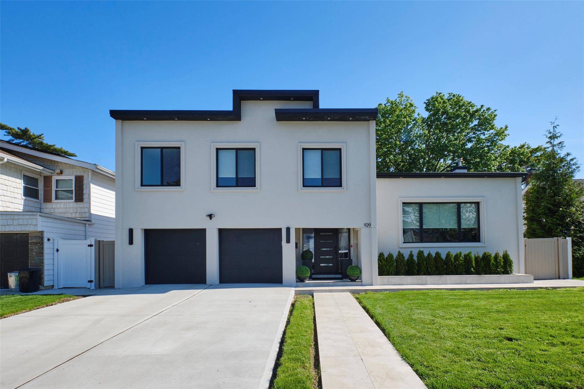 North Woodmere, NY 11581,929 Jewel DR