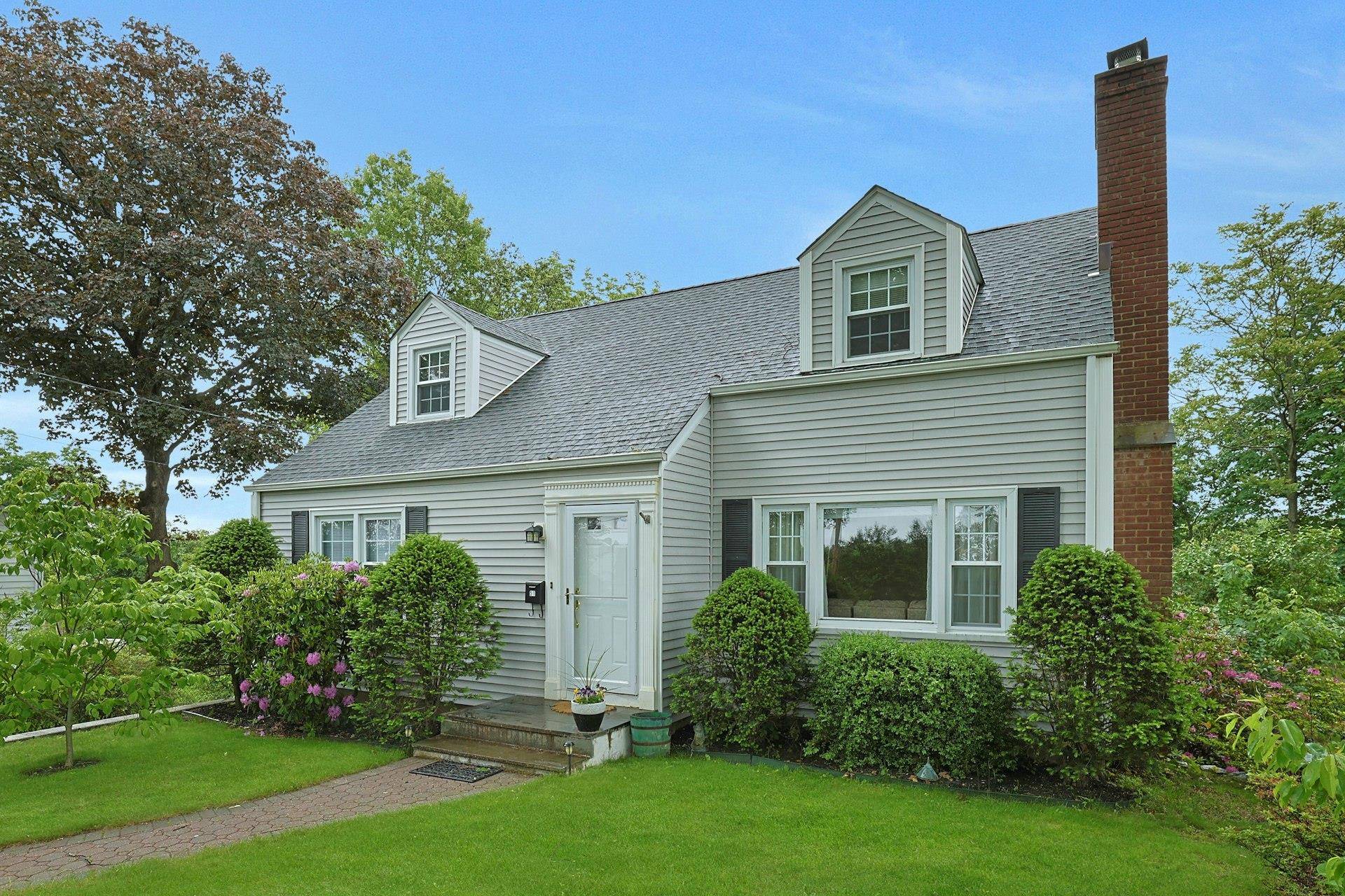 Valhalla, NY 10595,51 Overlook DR